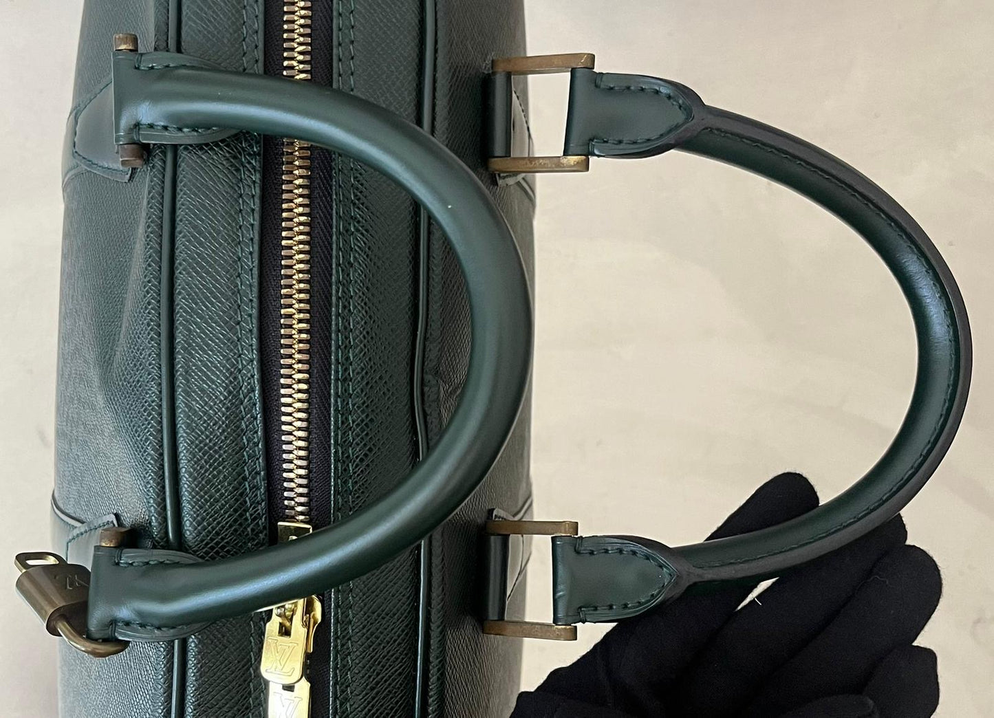 Louis Vuitton Helanga Taiga