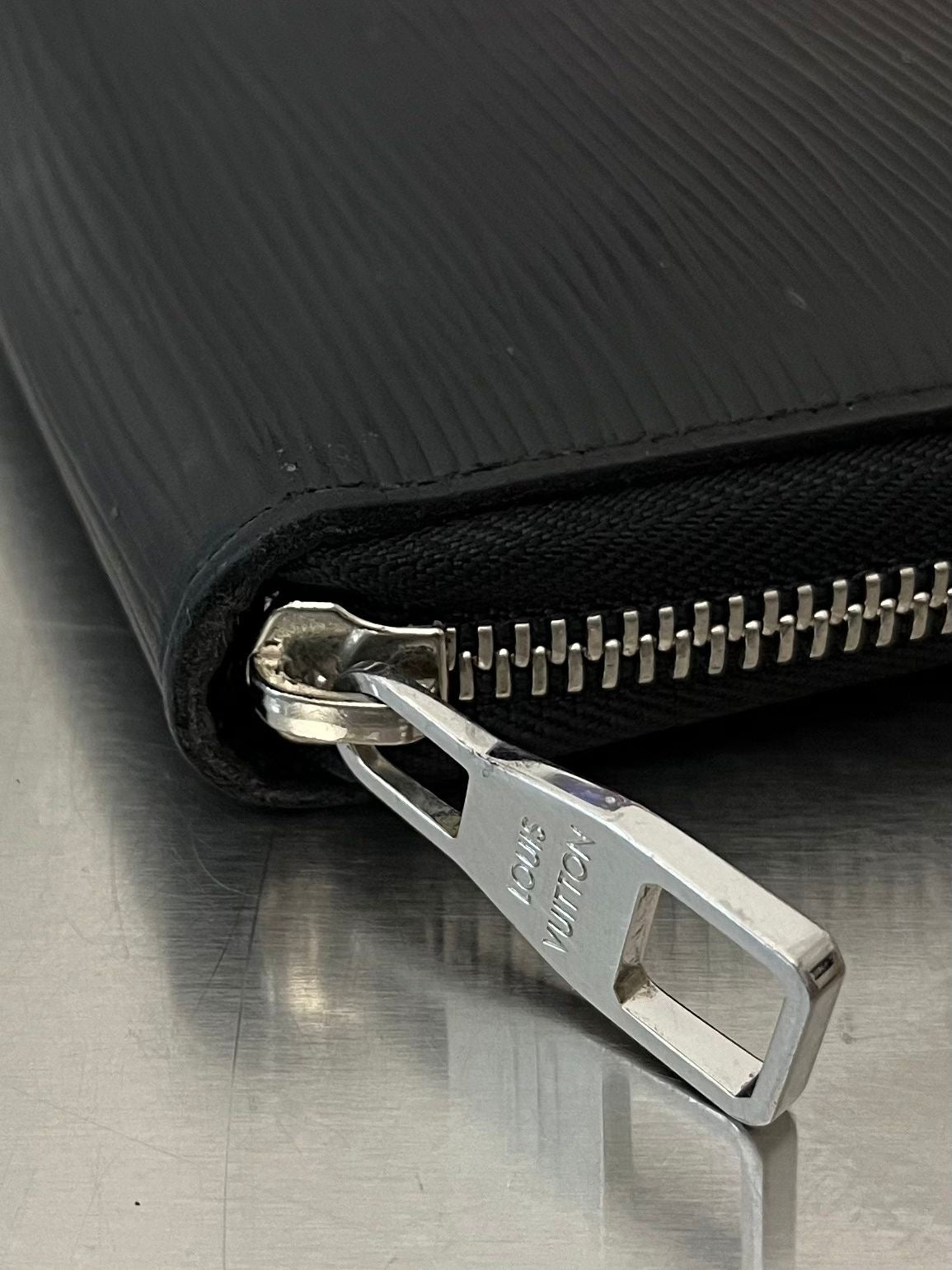 Louis Vuitton Zippy Organizer Epi