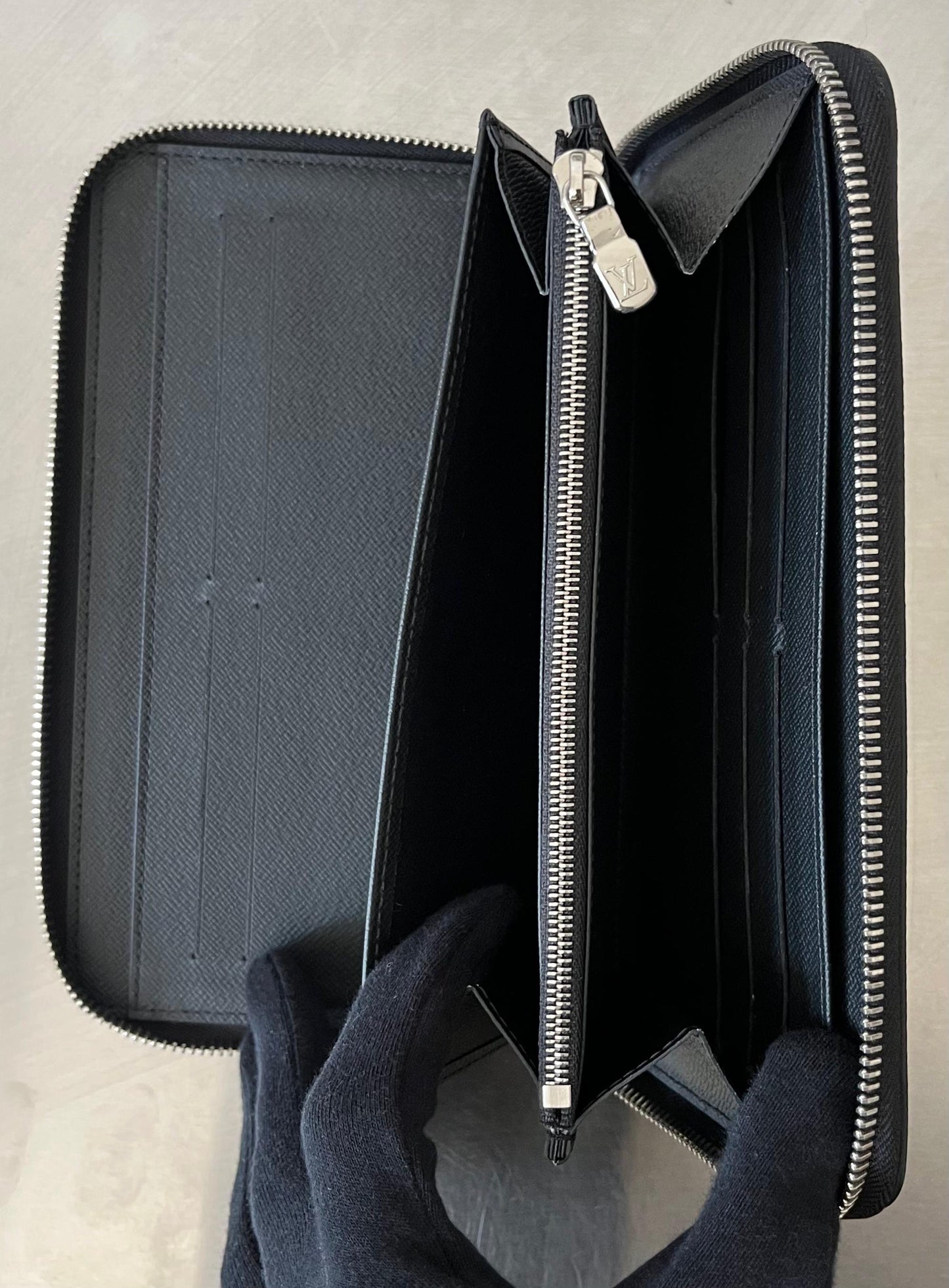 Louis Vuitton Zippy Organizer Taiga