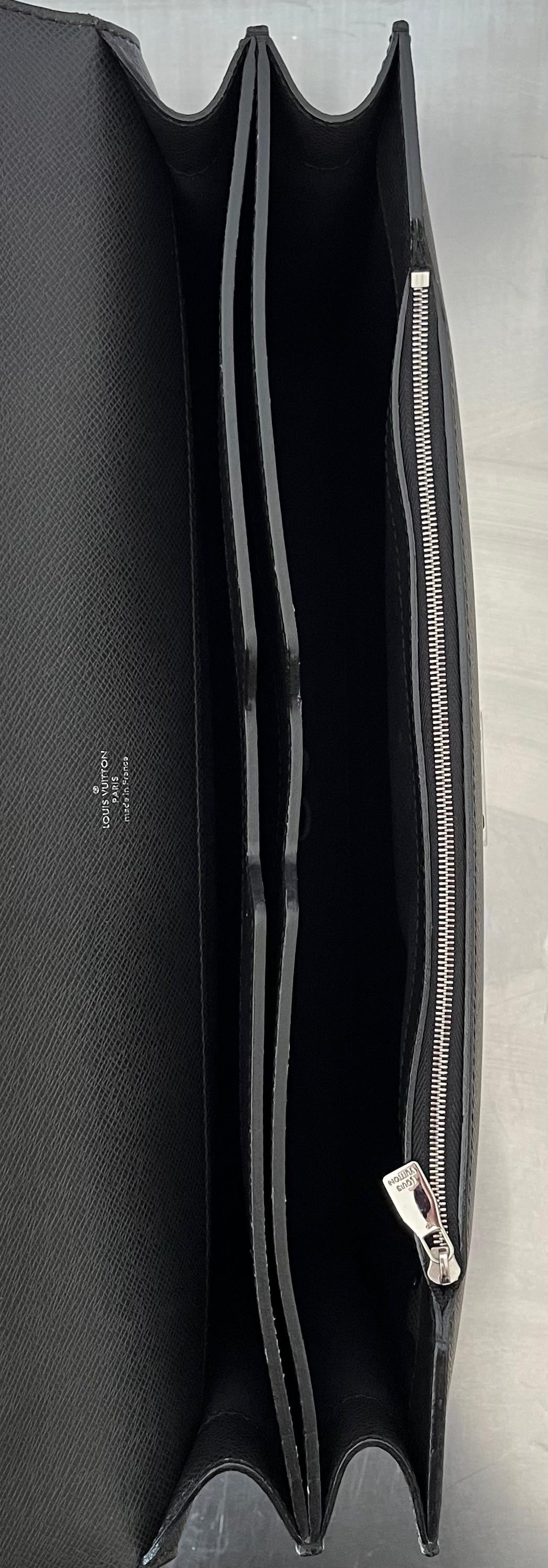 Louis Vuitton Neo Robusto 2 Taiga