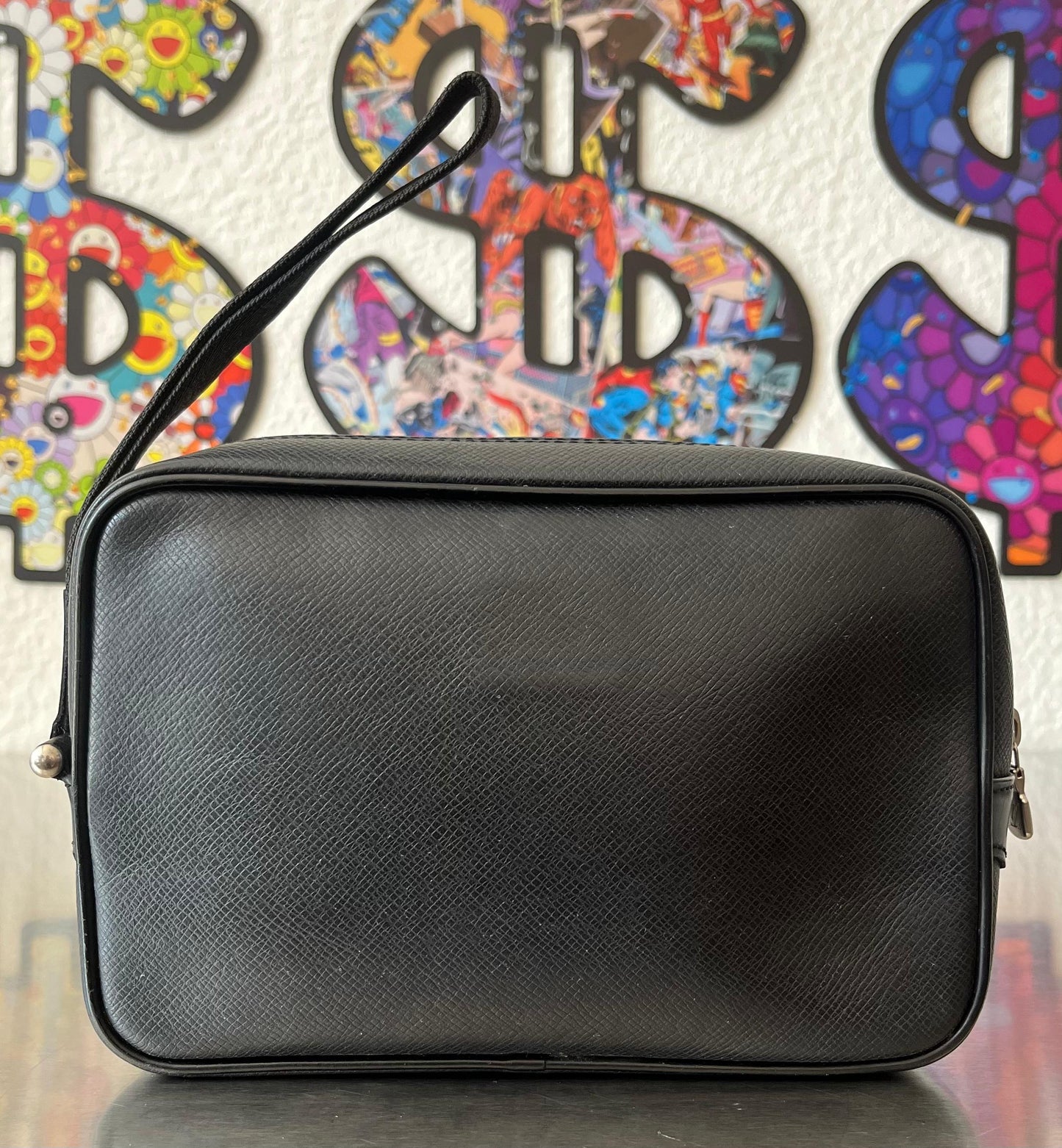Louis Vuitton Karga Taiga Leder