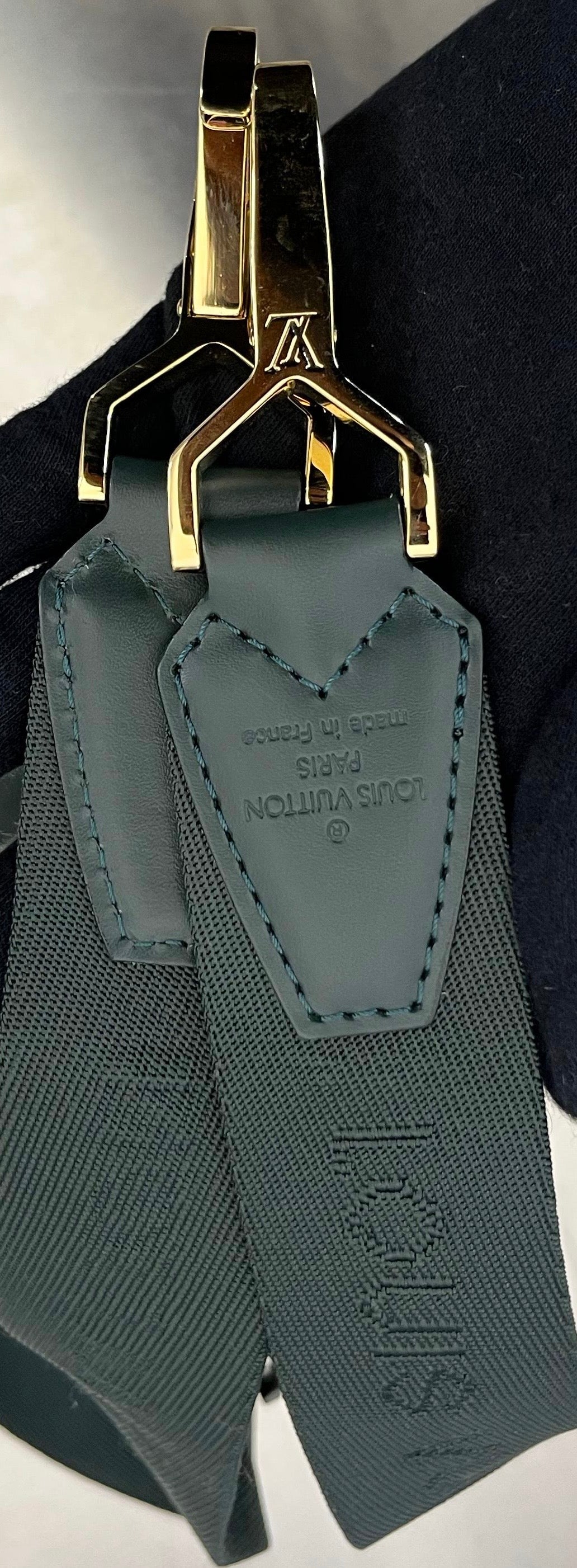 Louis Vuitton Kendall PM Taiga Leder