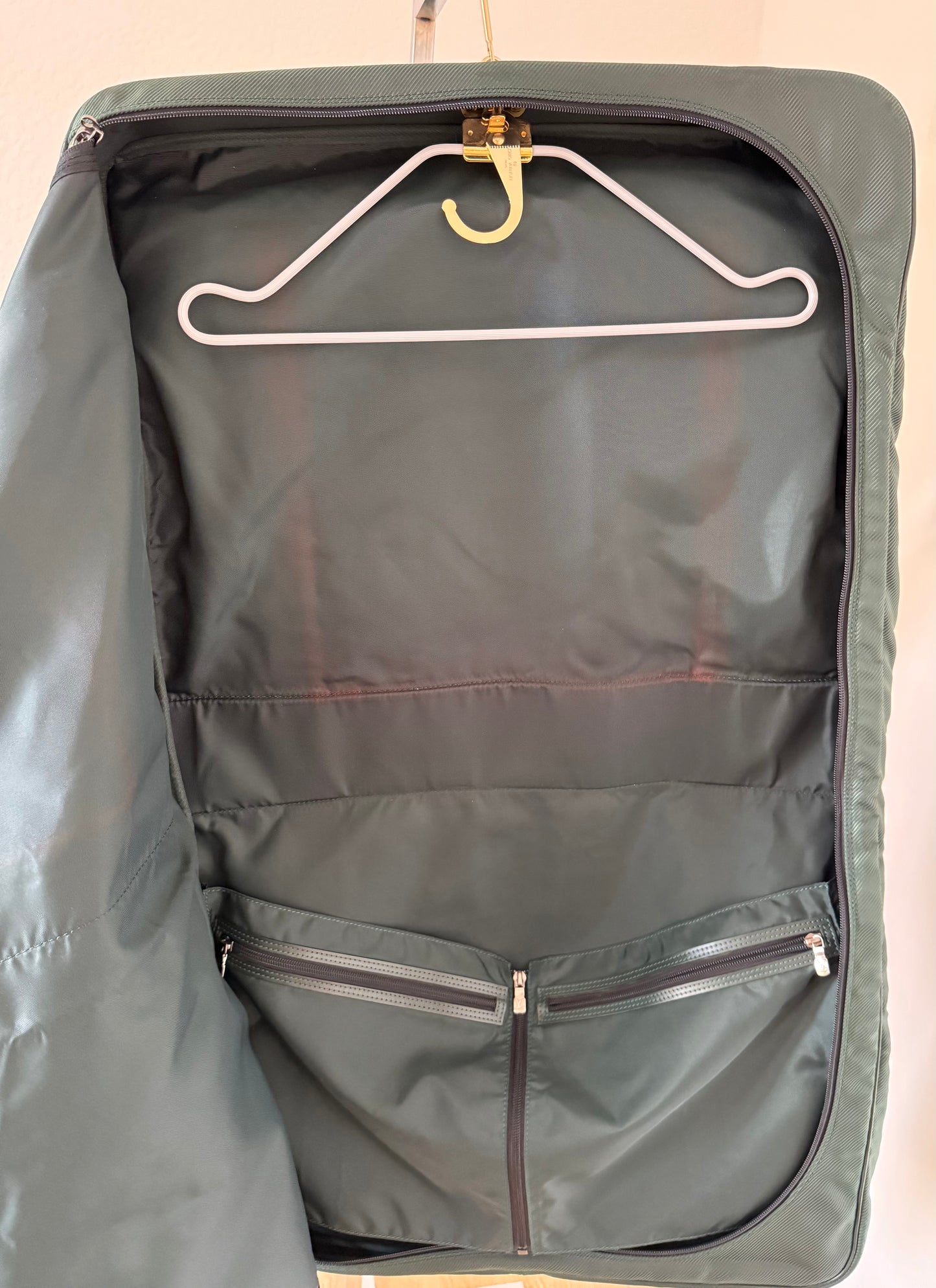 Louis Vuitton Taiga Gibeciere Kleidersack