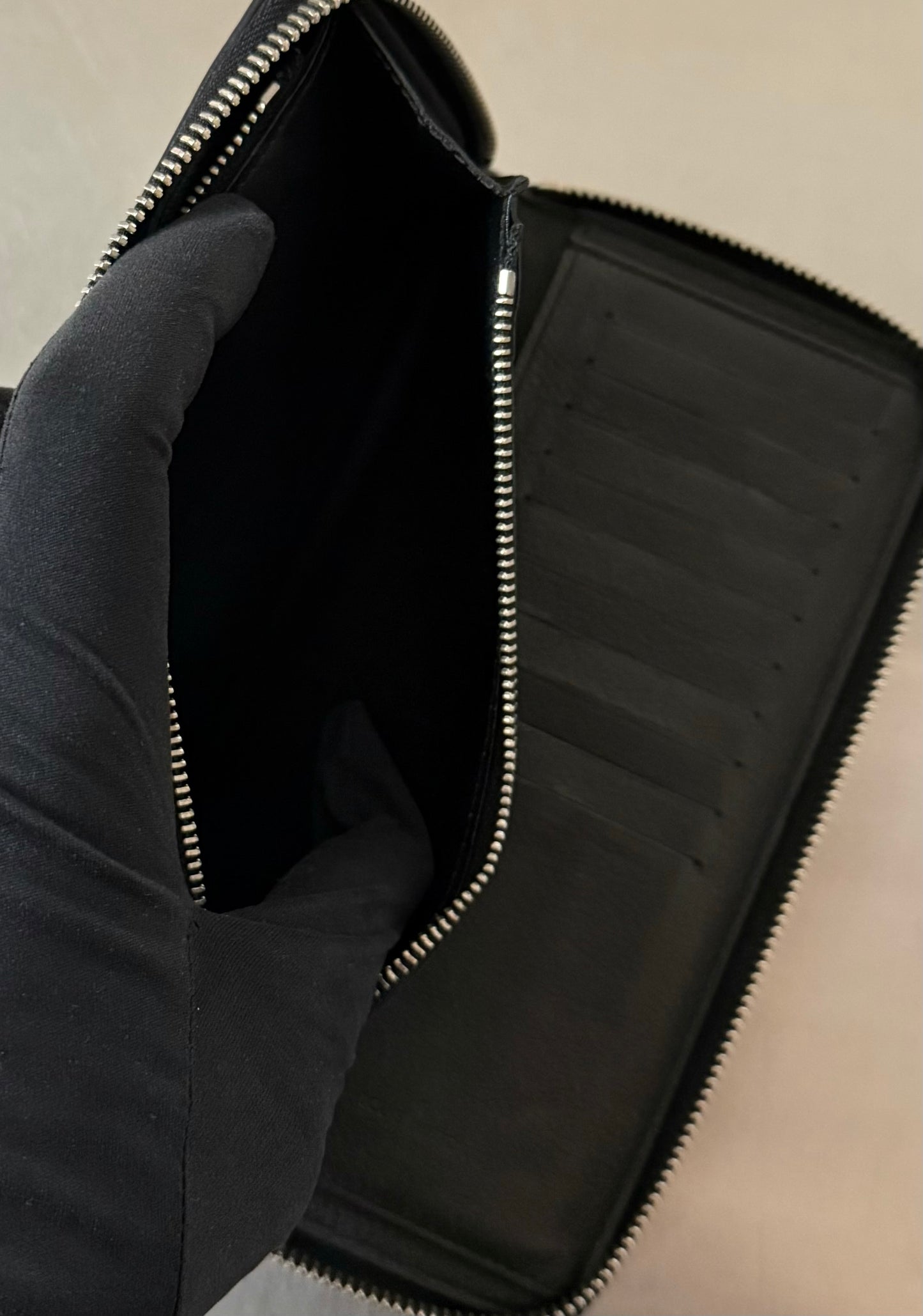 Louis Vuitton Zippy Vertical Taurillon Leder