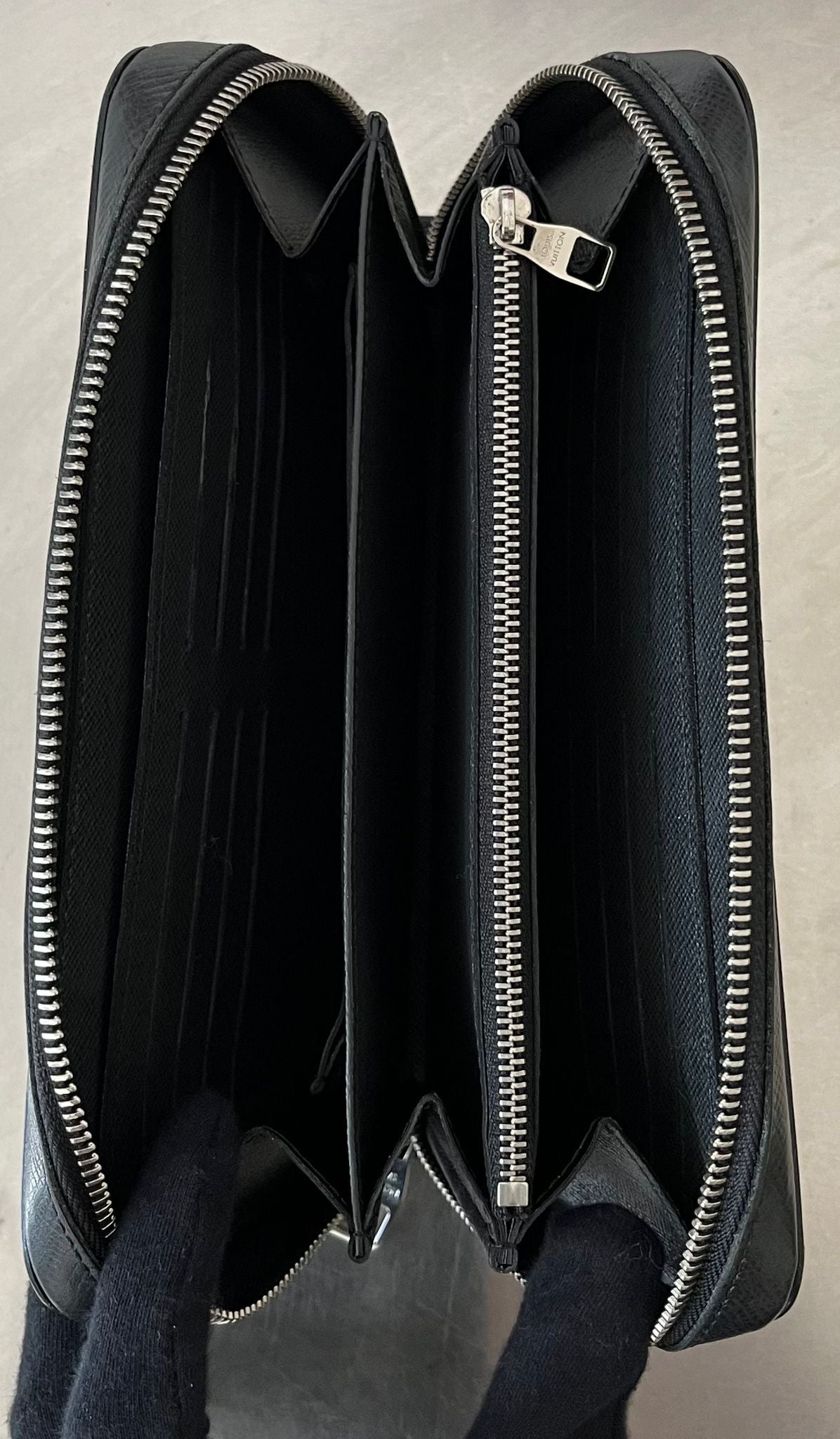 Louis Vuitton Zippy XL Taiga