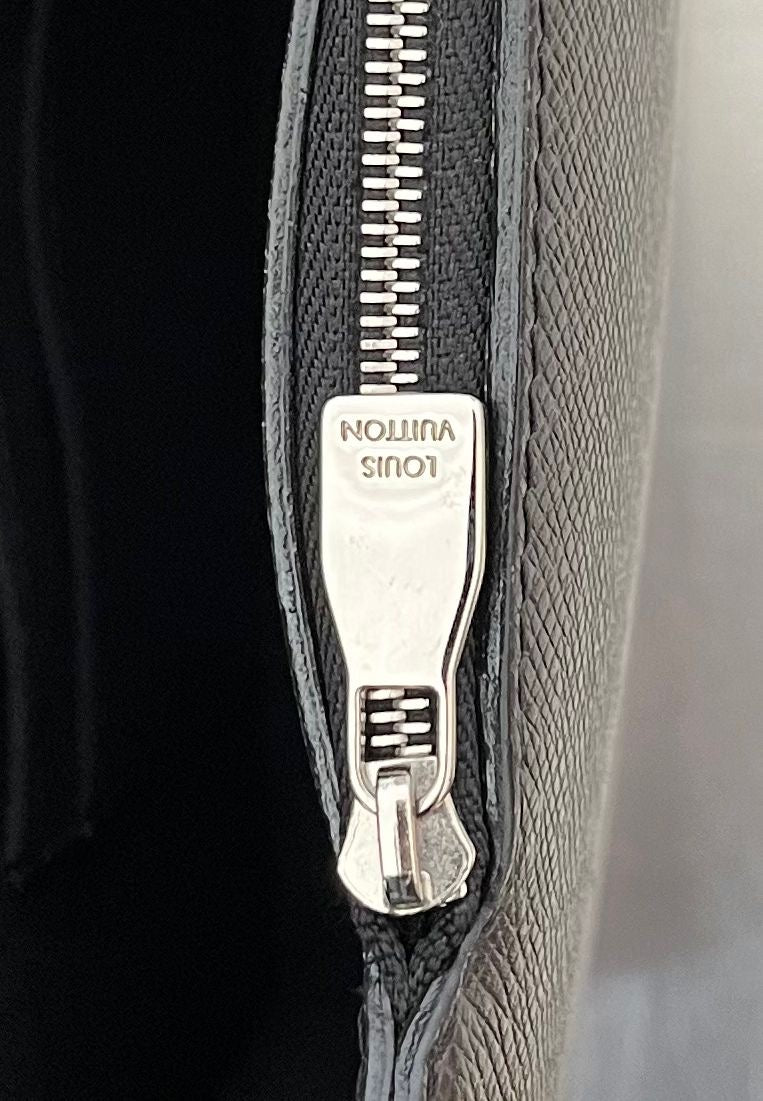 Louis Vuitton Neo Robusto 2 Taiga