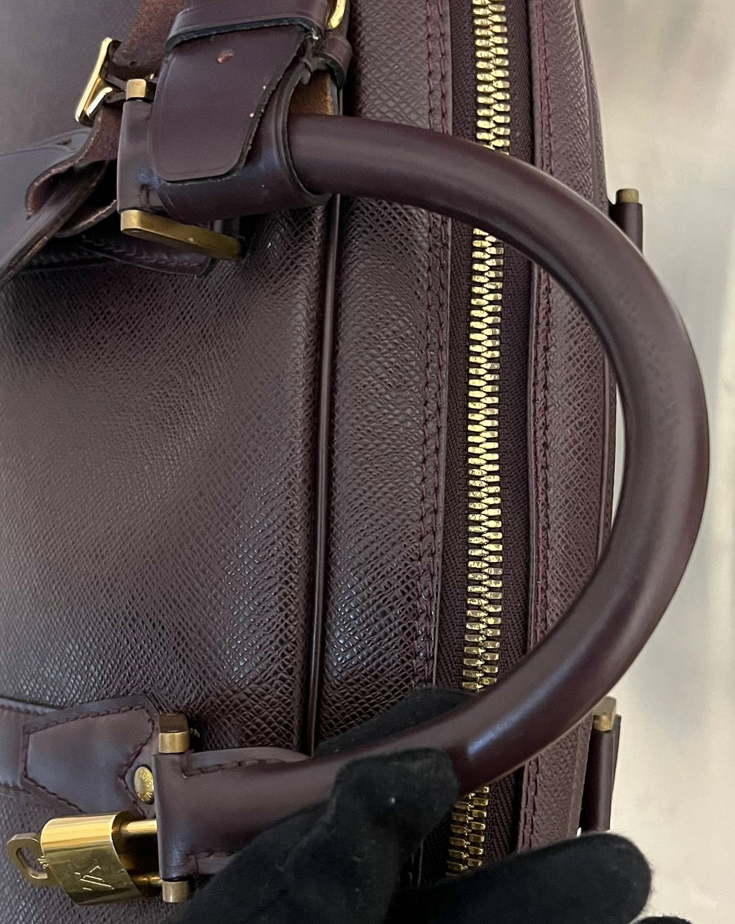 Louis Vuitton Helanga Taiga