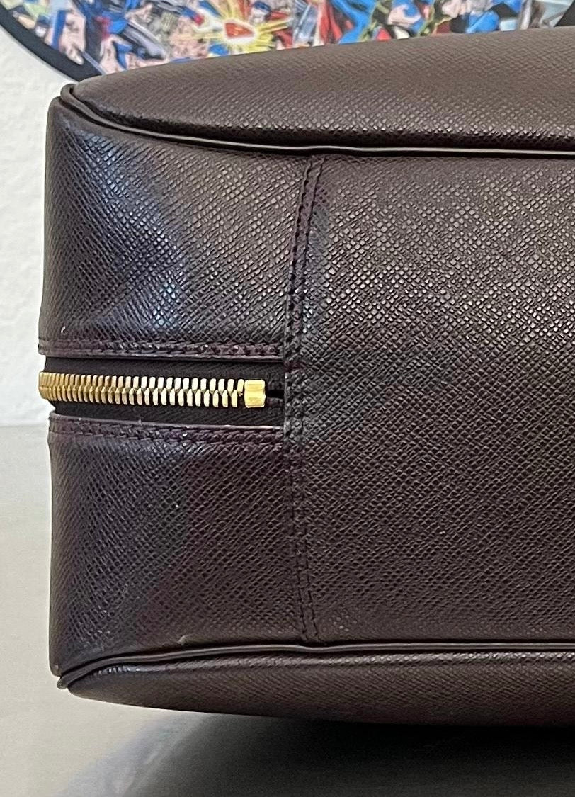 Louis Vuitton Helanga Taiga