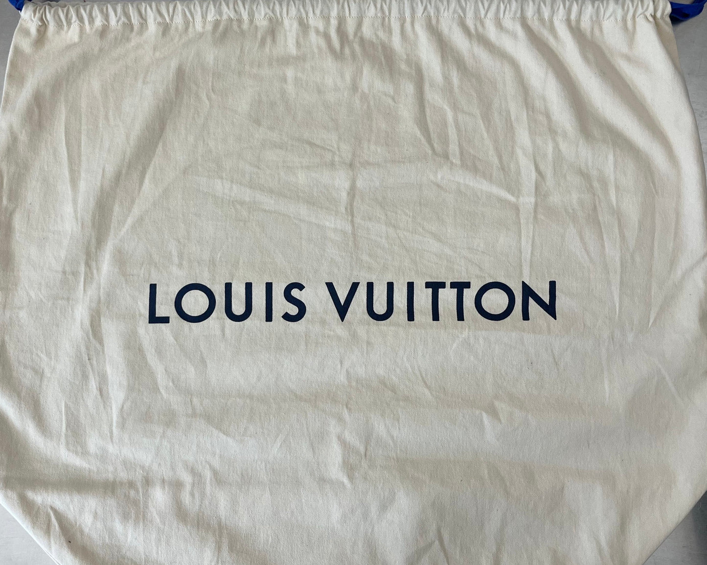 Louis Vuitton Kendall PM Taiga Leder