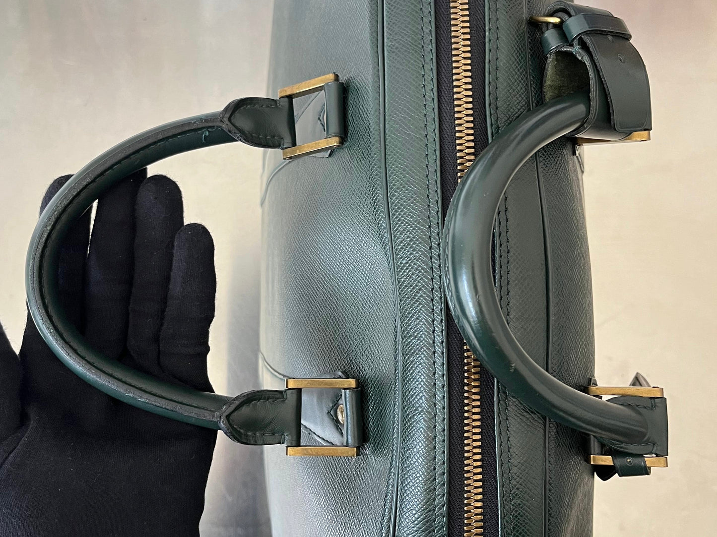 Louis Vuitton Helanga Taiga
