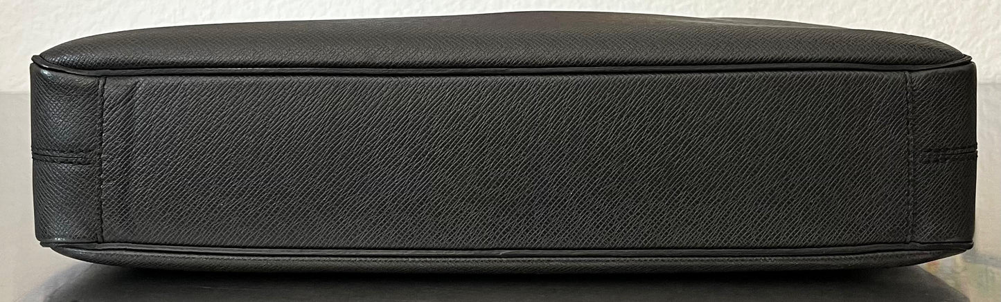 Louis Vuitton Porte Documents Taiga