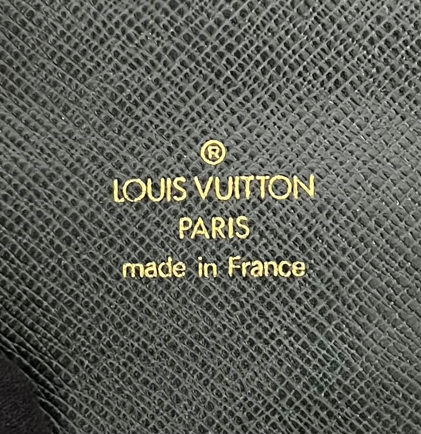 Louis Vuitton Atoll Organizer Taiga (Dunkelgrün)