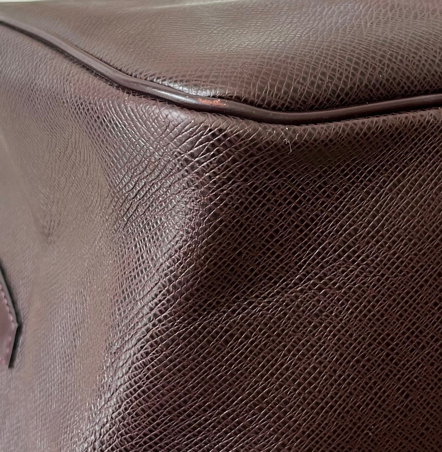 Louis Vuitton Kendall PM Taiga Leder