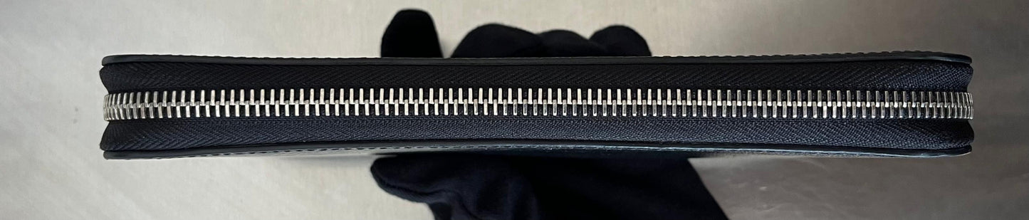 Louis Vuitton Zippy Organizer Taiga