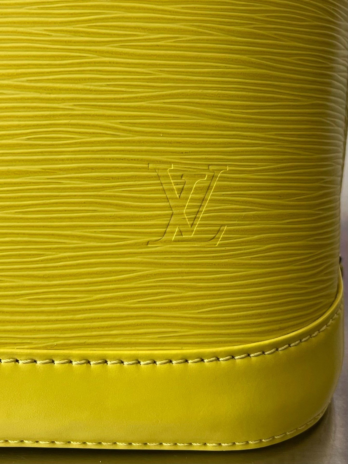 Louis Vuitton Alma PM Epi