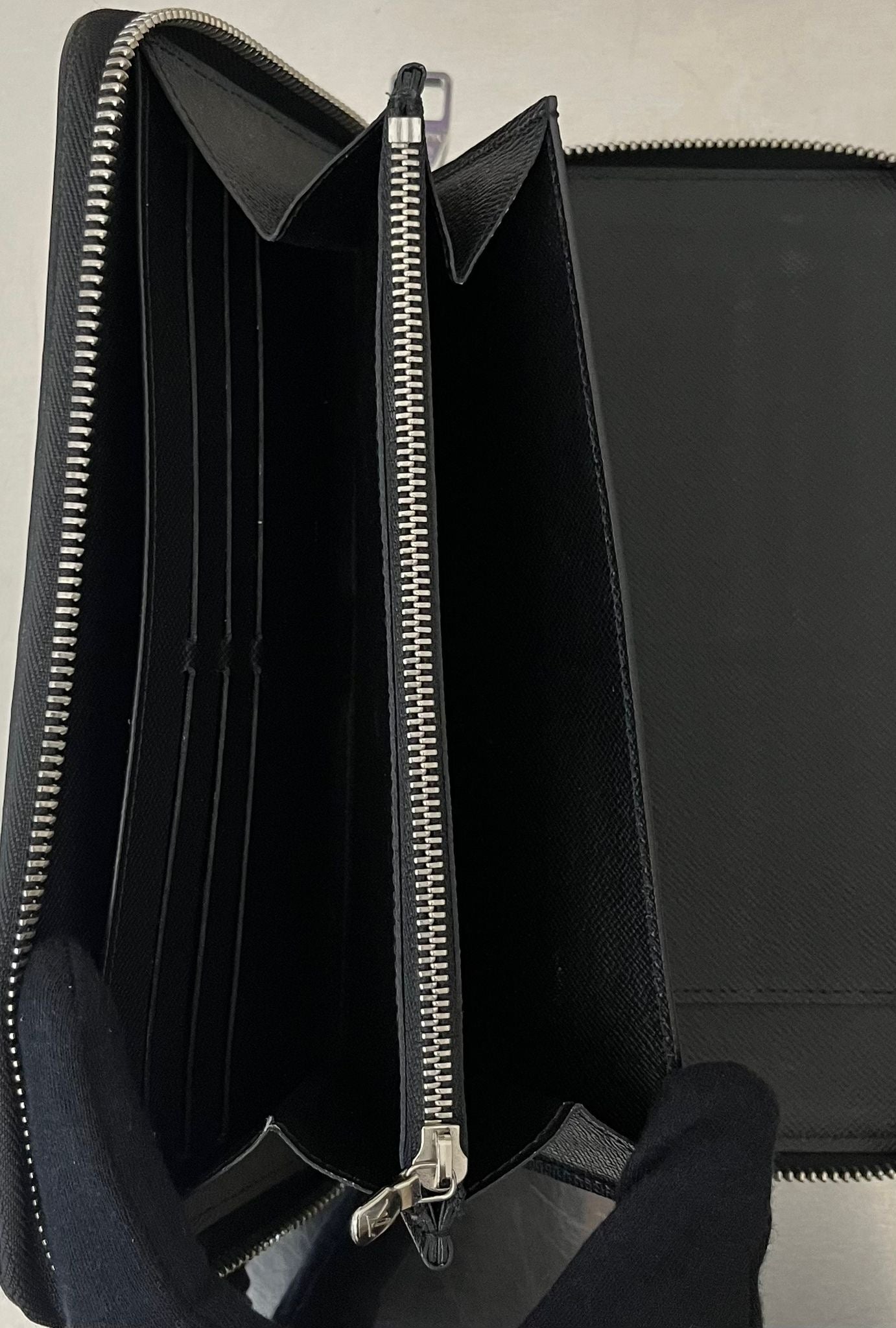 Louis Vuitton Zippy Organizer Epi