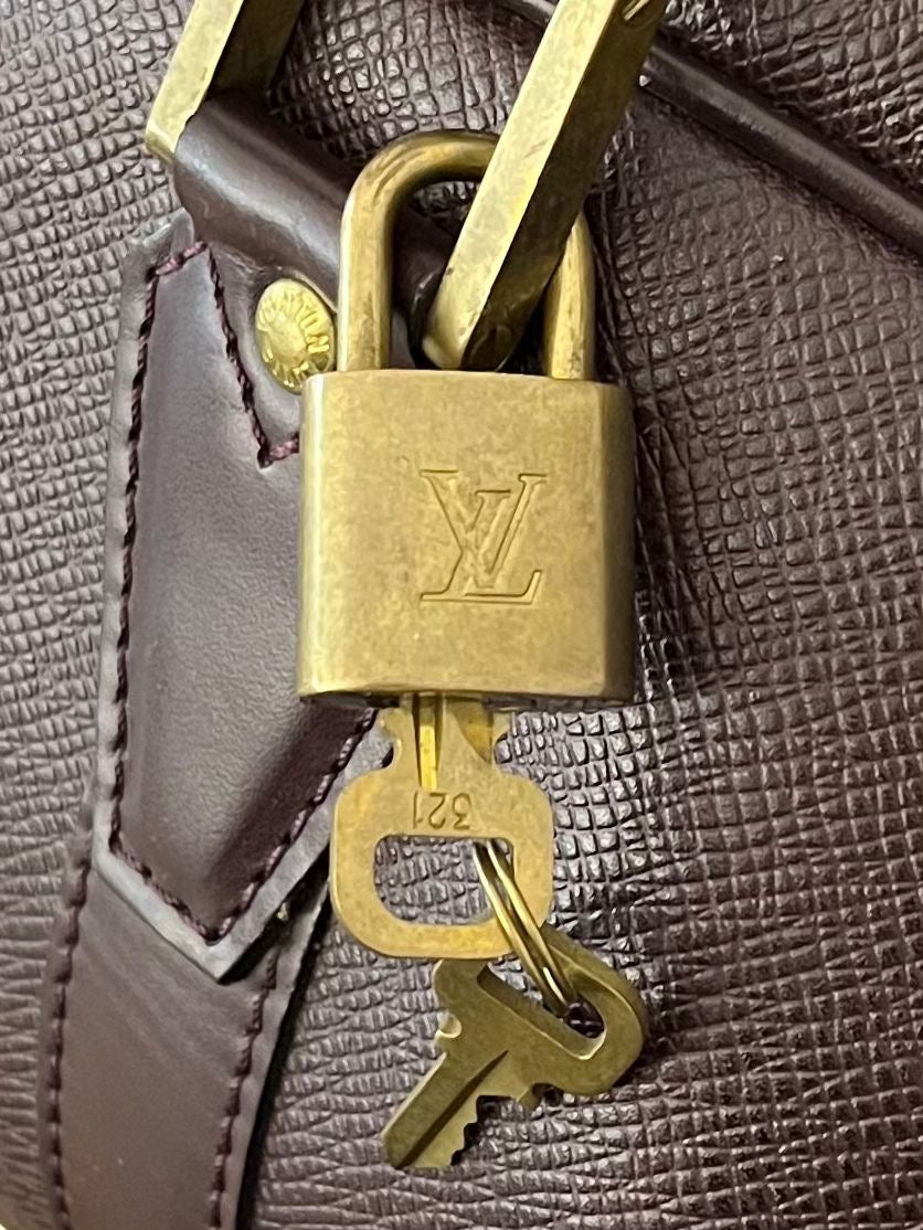 Louis Vuitton Kendall GM Taiga Leder