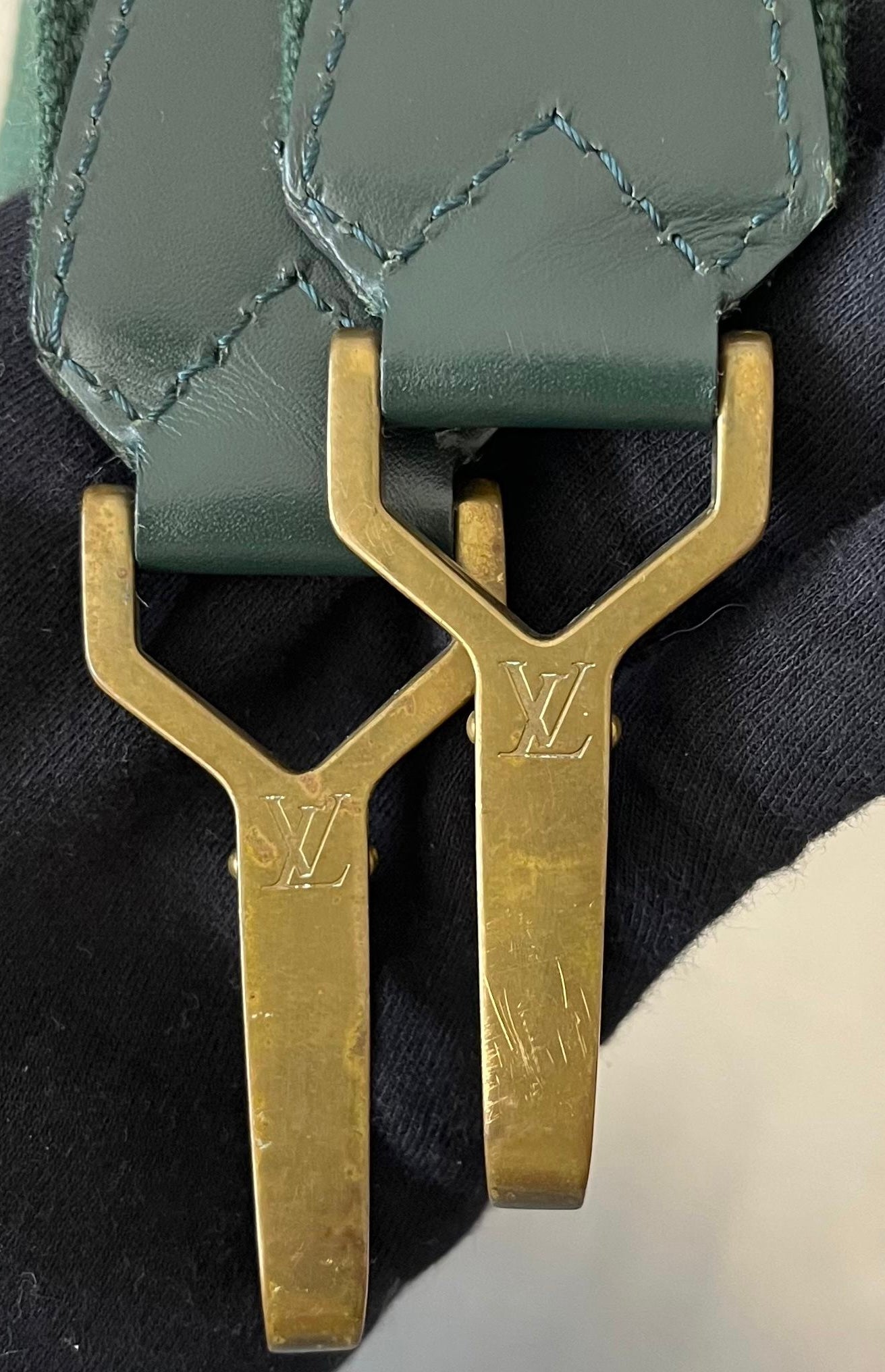 Louis Vuitton Kendall PM Taiga Leder