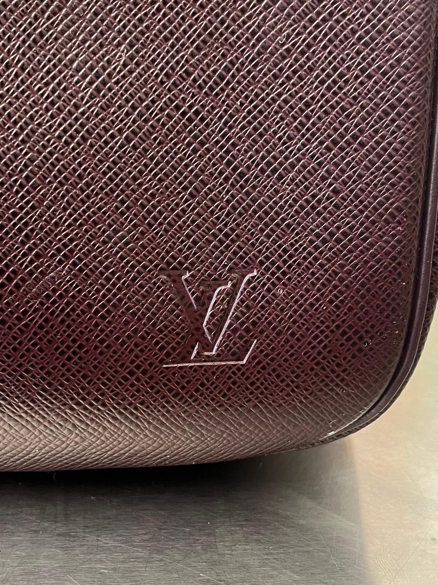Louis Vuitton Helanga Taiga