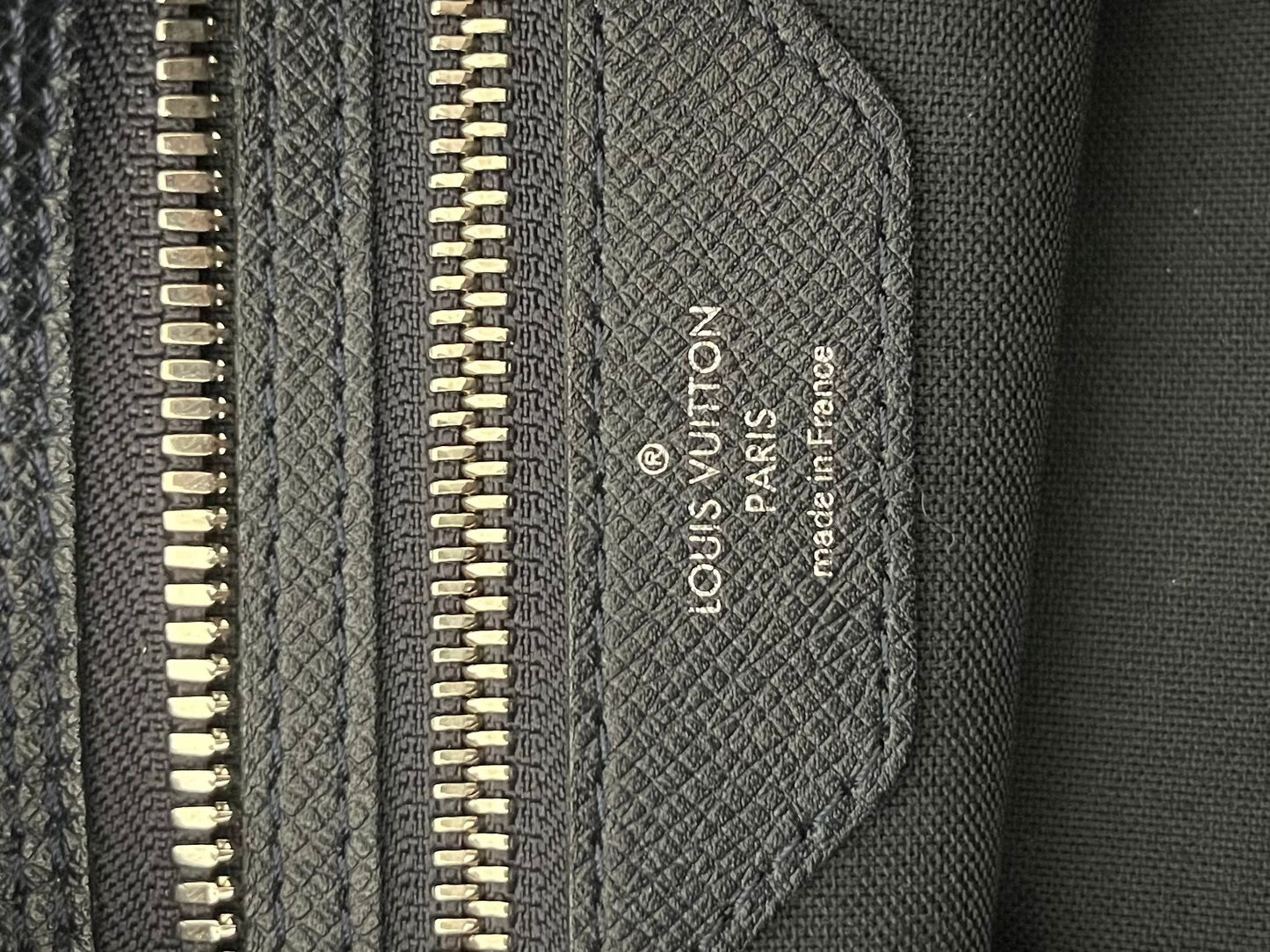 Louis Vuitton Neo Kendall Taiga Leder (dunkelblau)