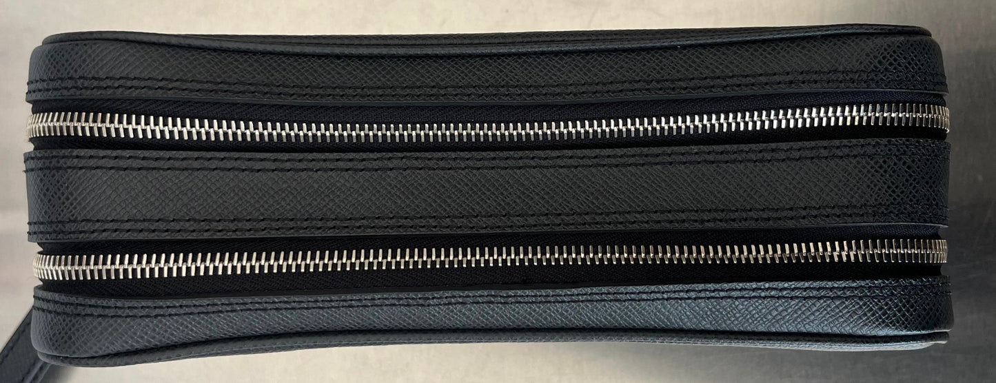 Louis Vuitton Pavel Taiga Leder