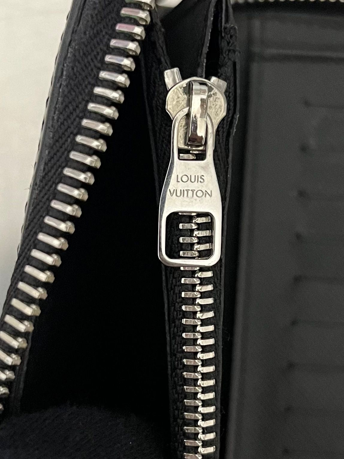 Louis Vuitton Zippy Vertical Epi