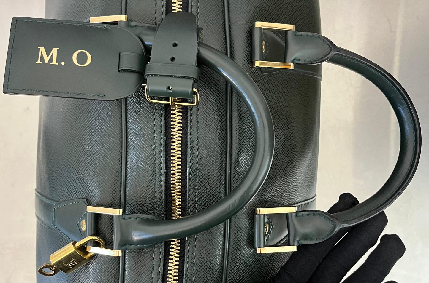 Louis Vuitton Kendall GM Taiga Leder
