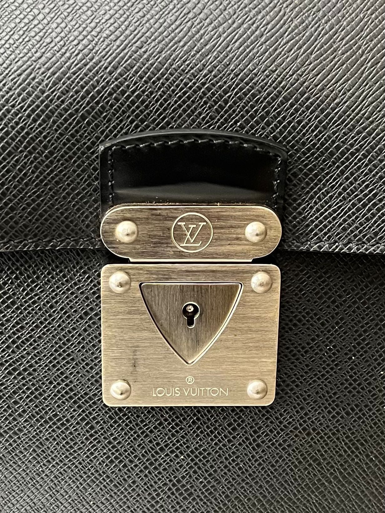 Louis Vuitton Robusto 2 Taiga
