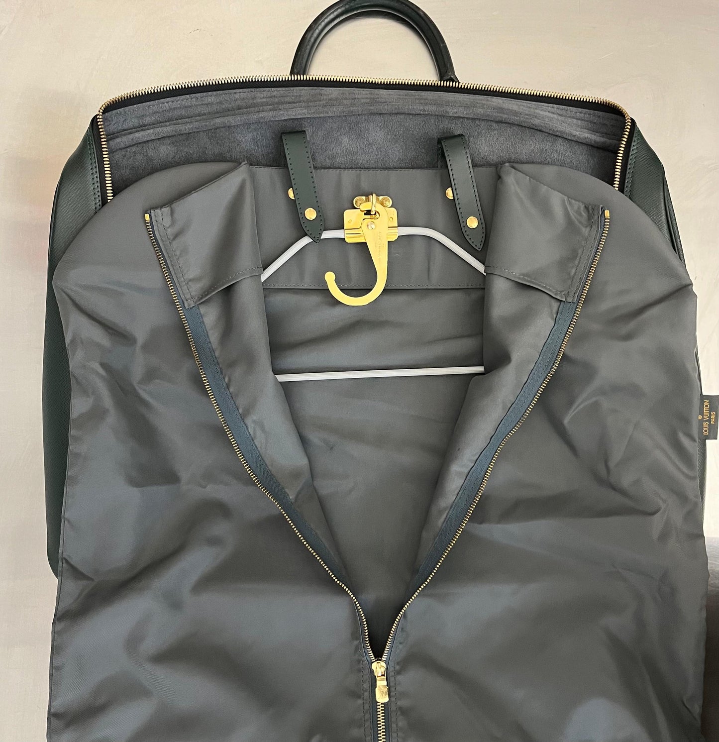 Louis Vuitton Helanga Taiga