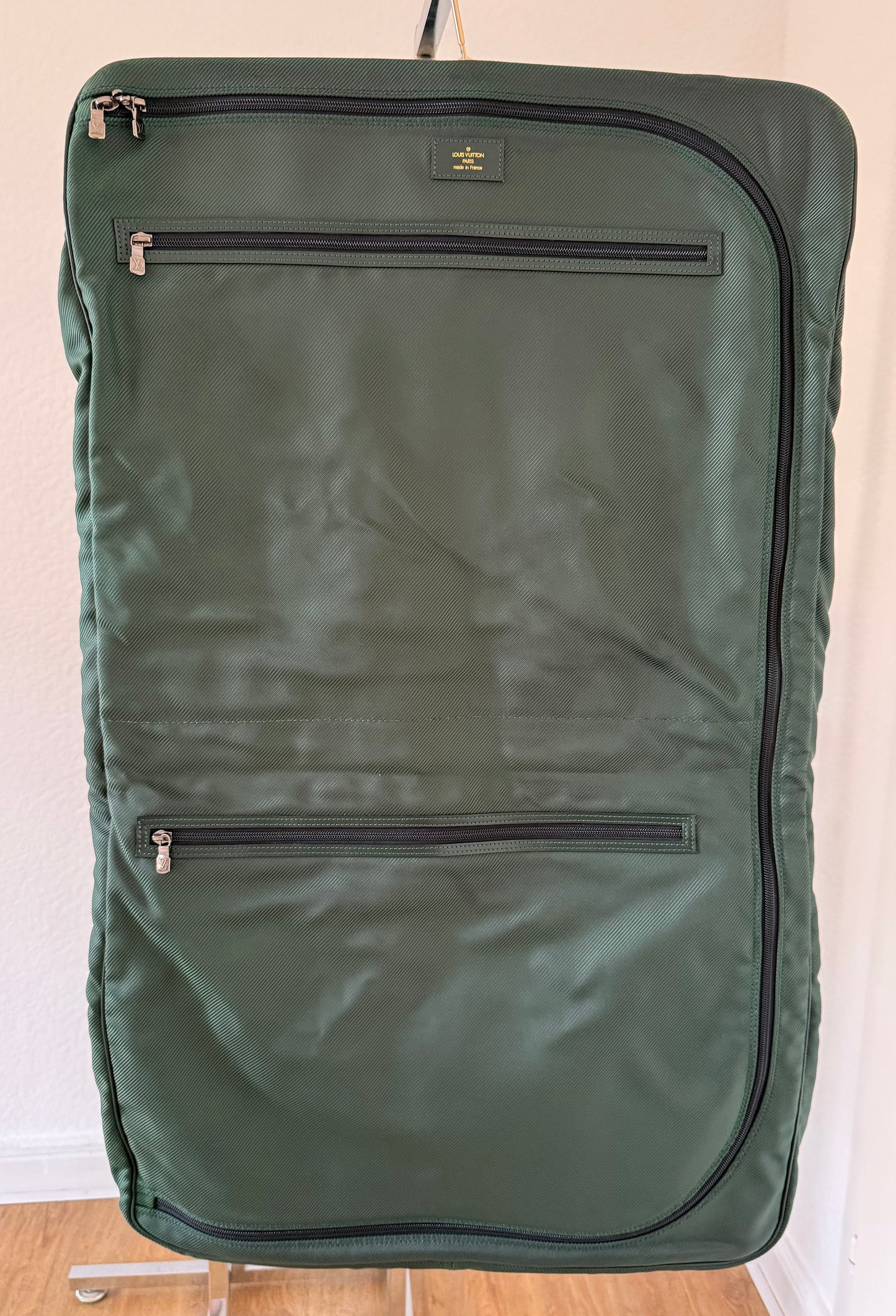 Louis Vuitton Taiga Gibeciere Kleidersack
