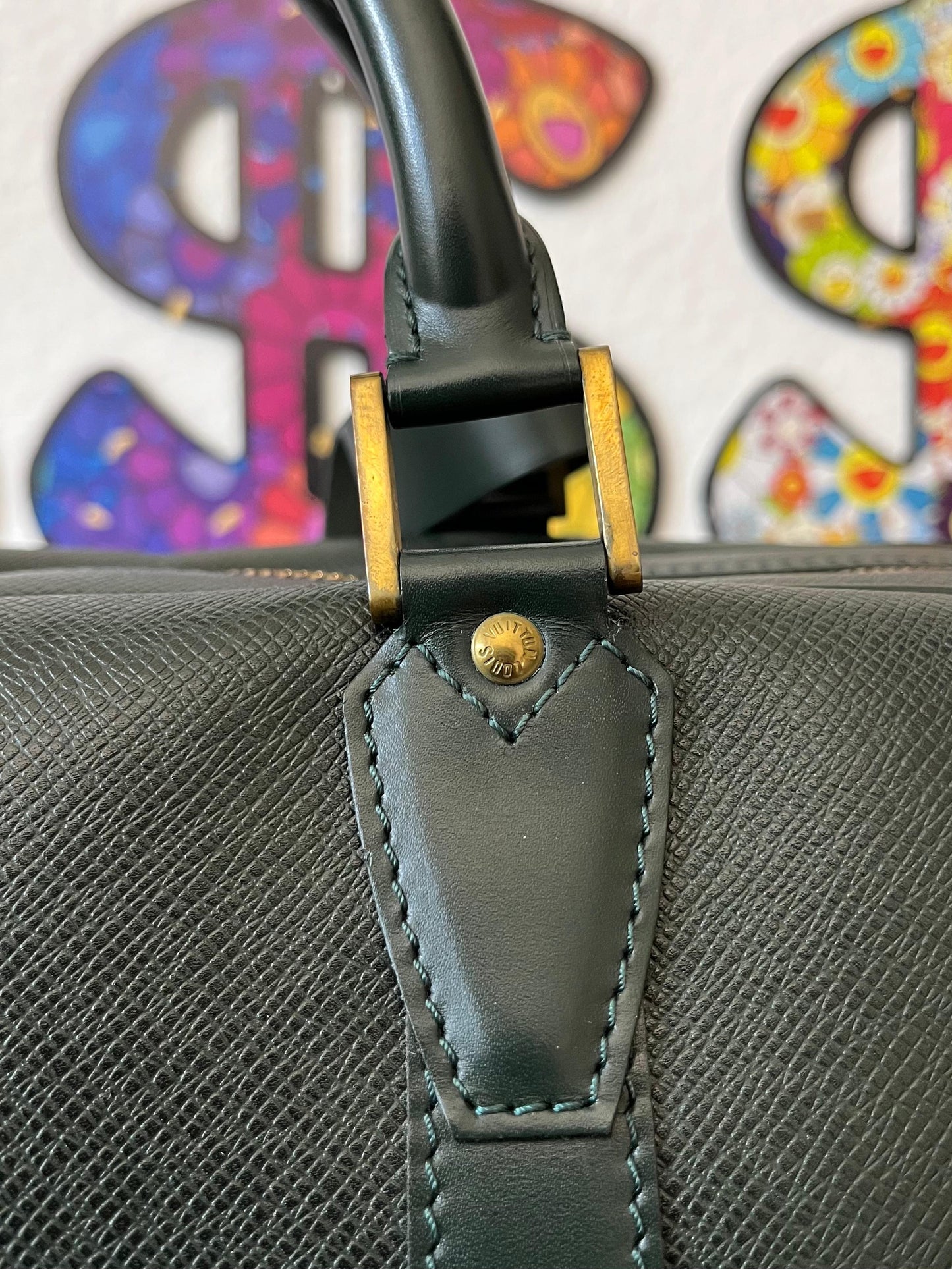 Louis Vuitton Kendall PM Taiga (Dunkelgrün)
