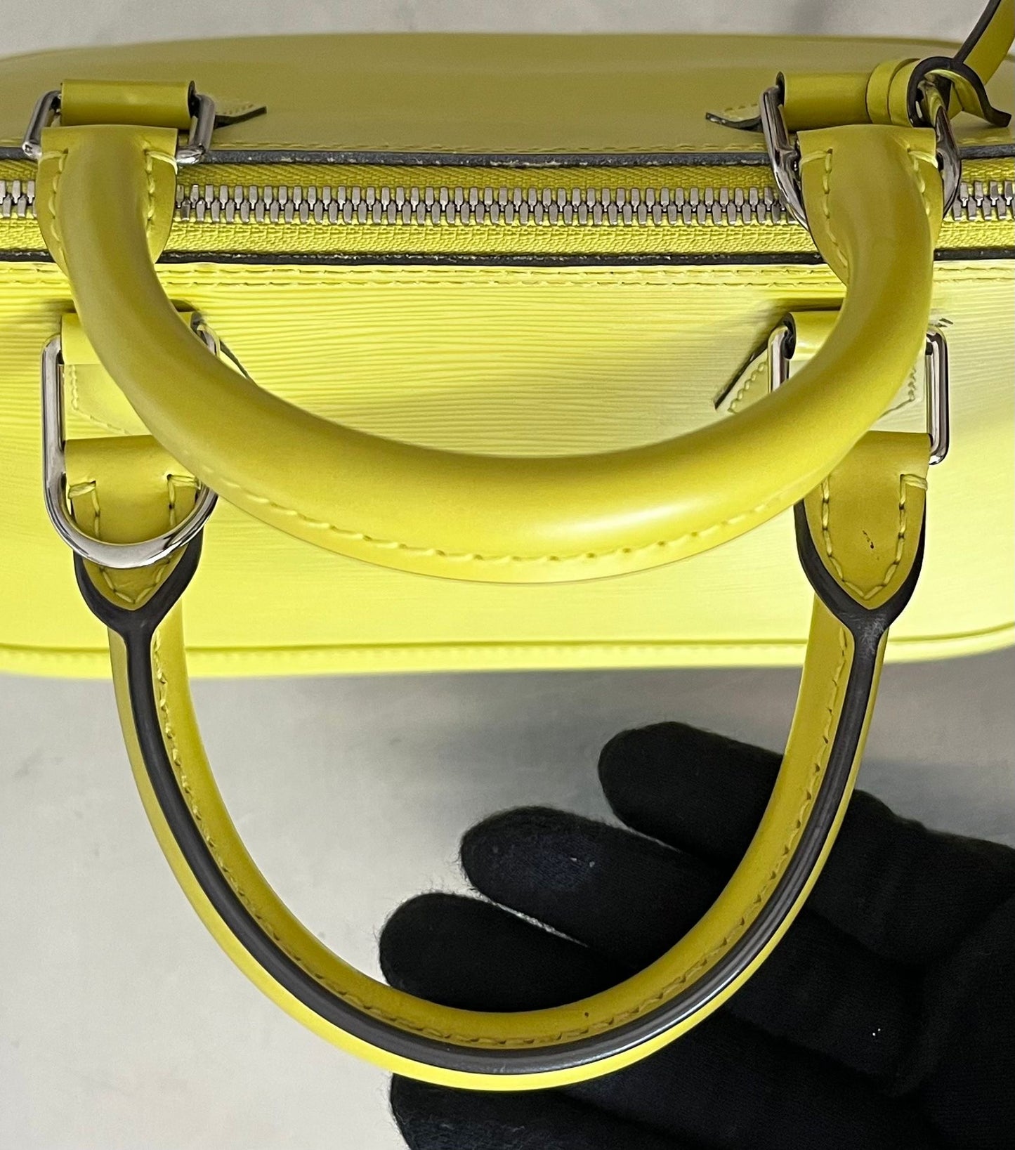 Louis Vuitton Alma PM Epi