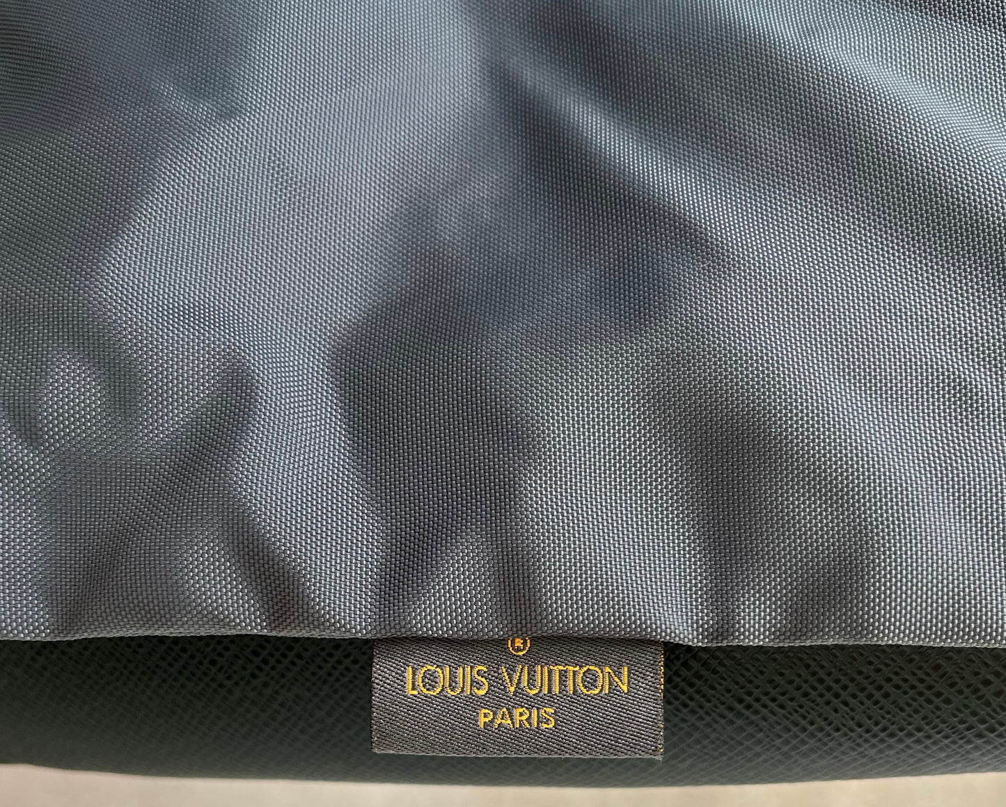 Louis Vuitton Helanga Taiga