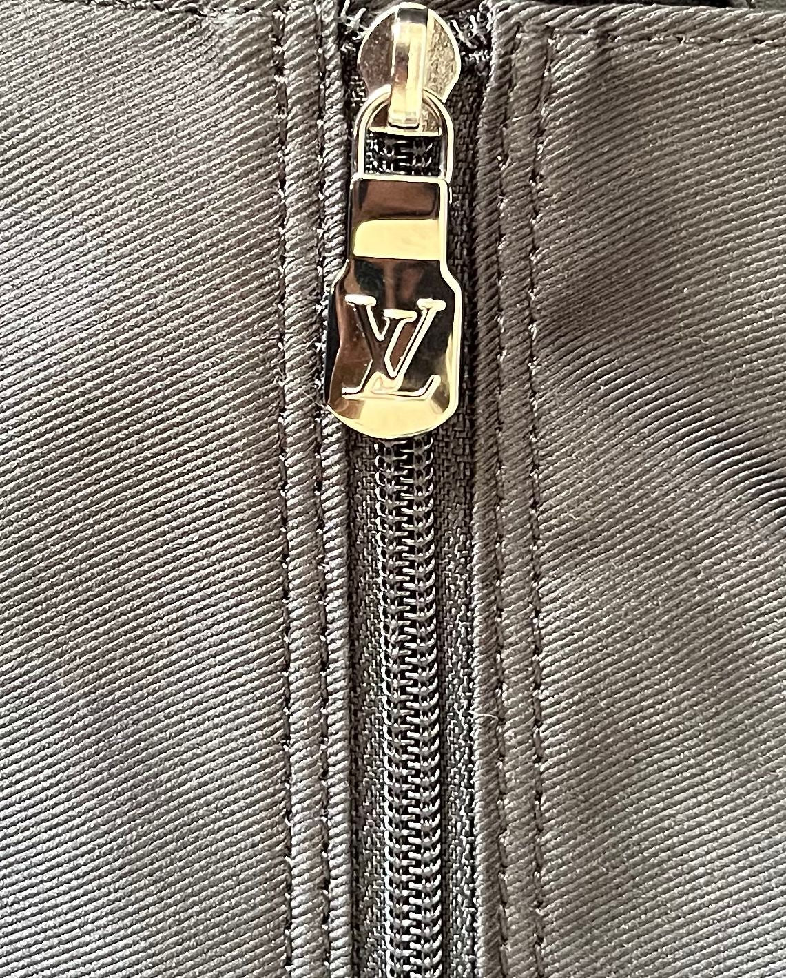 Louis Vuitton Kleiderschutzhülle Monogram Eclipse
