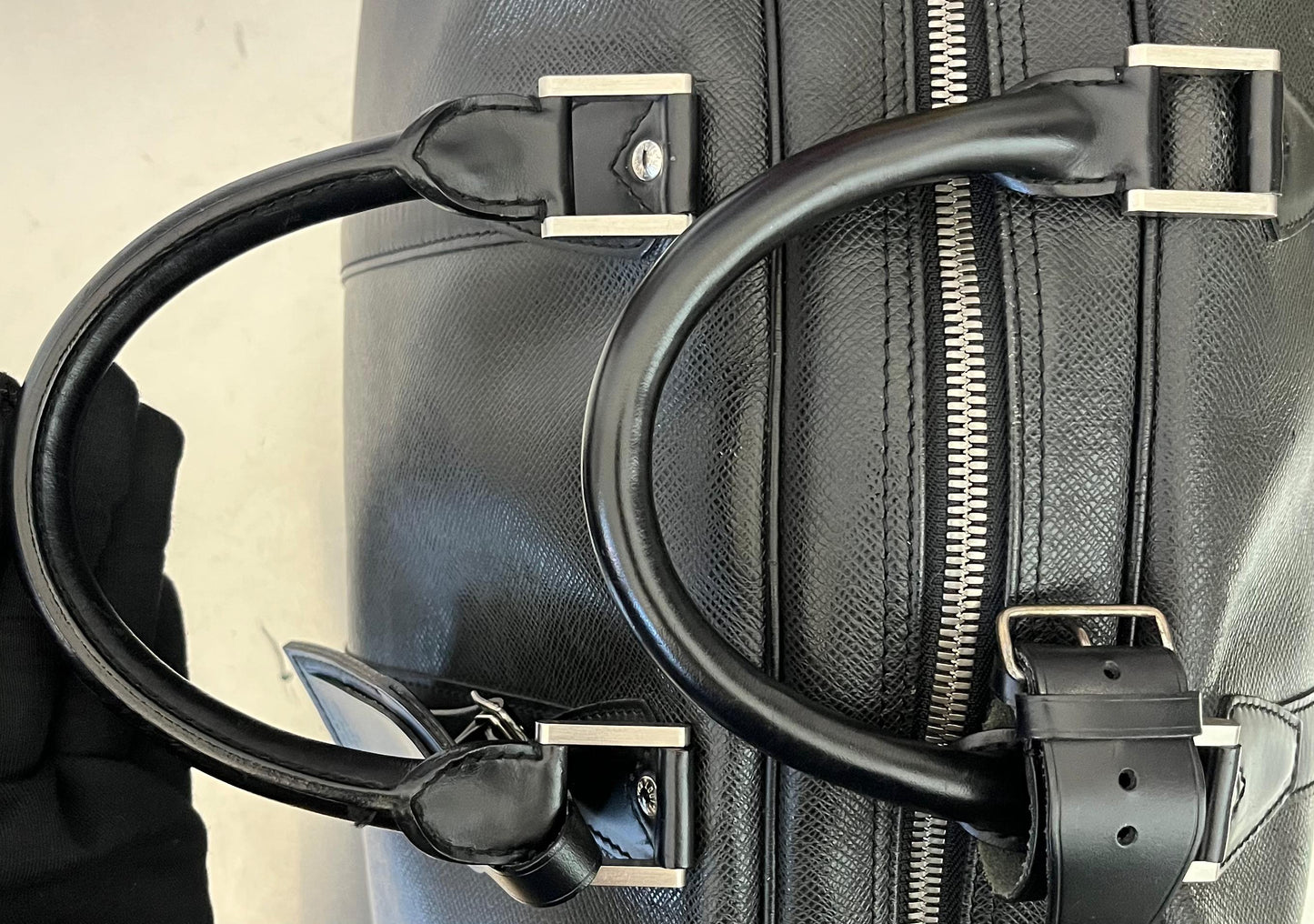 Louis Vuitton Kendall PM Taiga