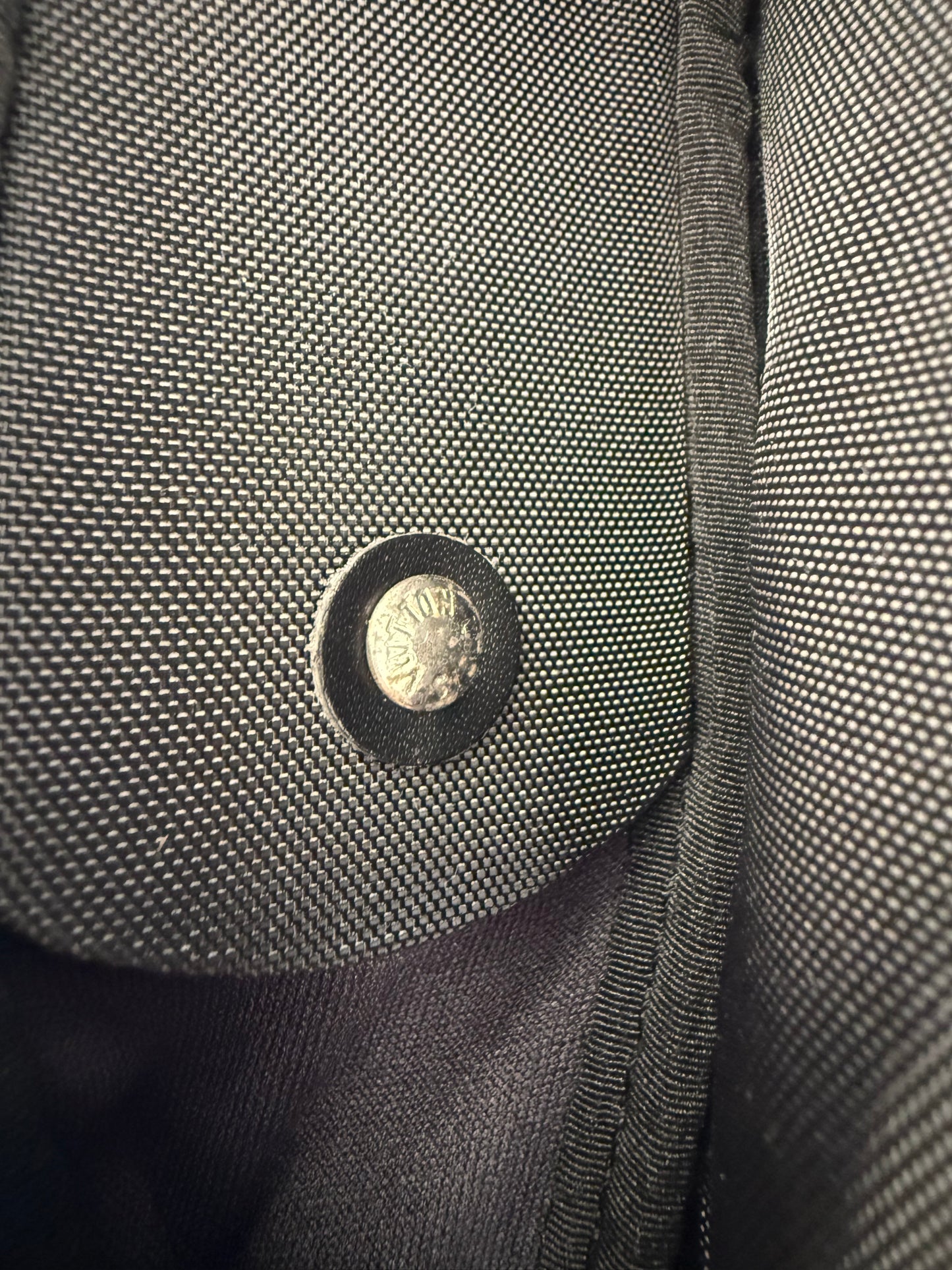 Louis Vuitton Taiga Gibeciere Kleidersack