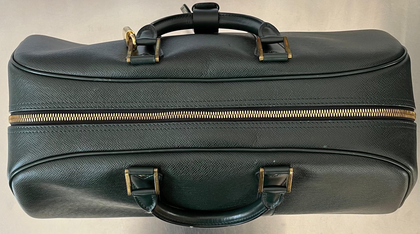 Louis Vuitton Kendall PM Taiga (Dunkelgrün)