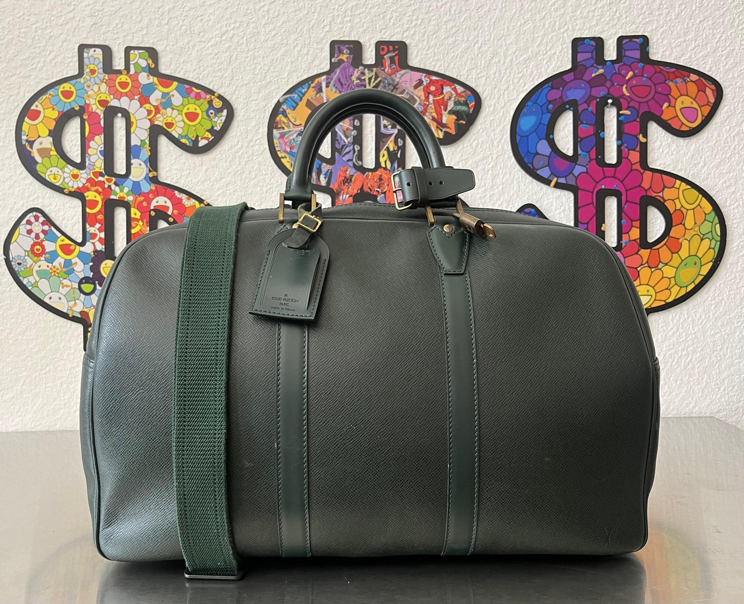 Louis Vuitton Kendall PM Taiga Leder