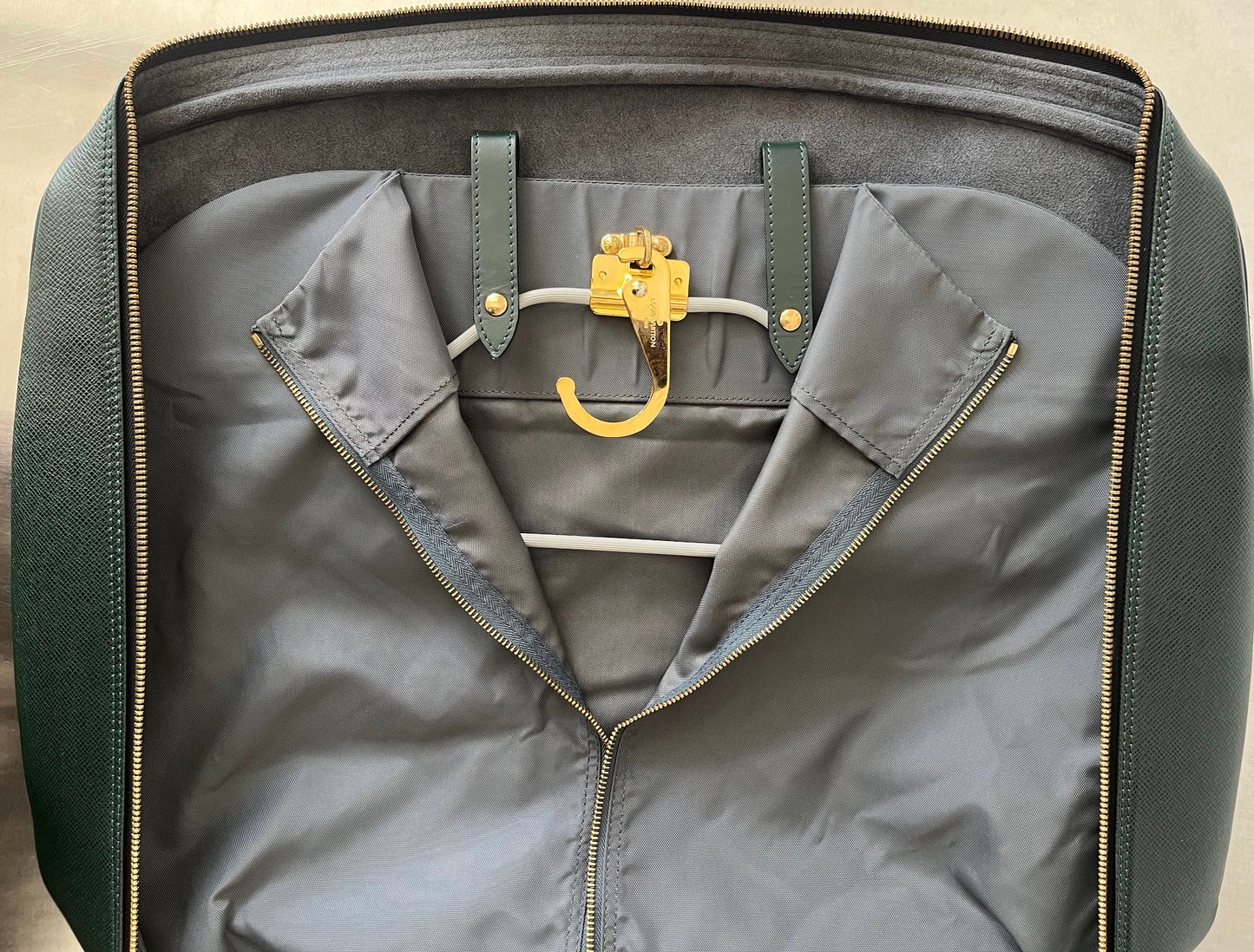 Louis Vuitton Helanga Taiga