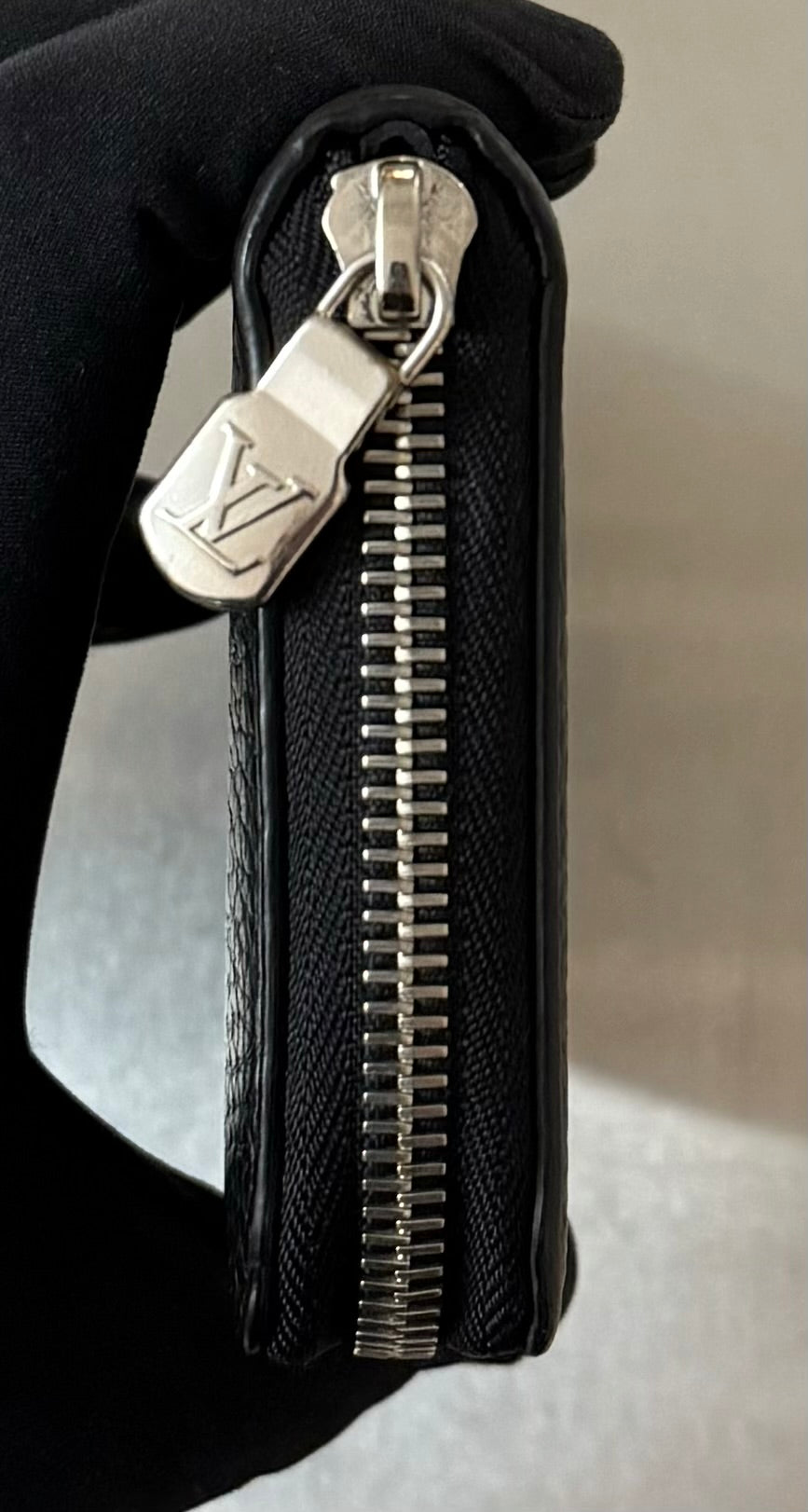Louis Vuitton Zippy Vertical Taurillon Leder
