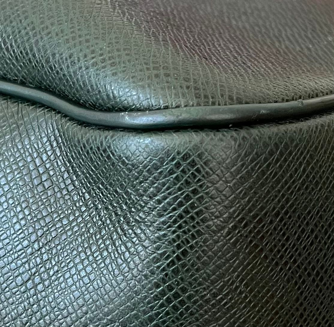 Louis Vuitton Kendall PM Taiga Leder