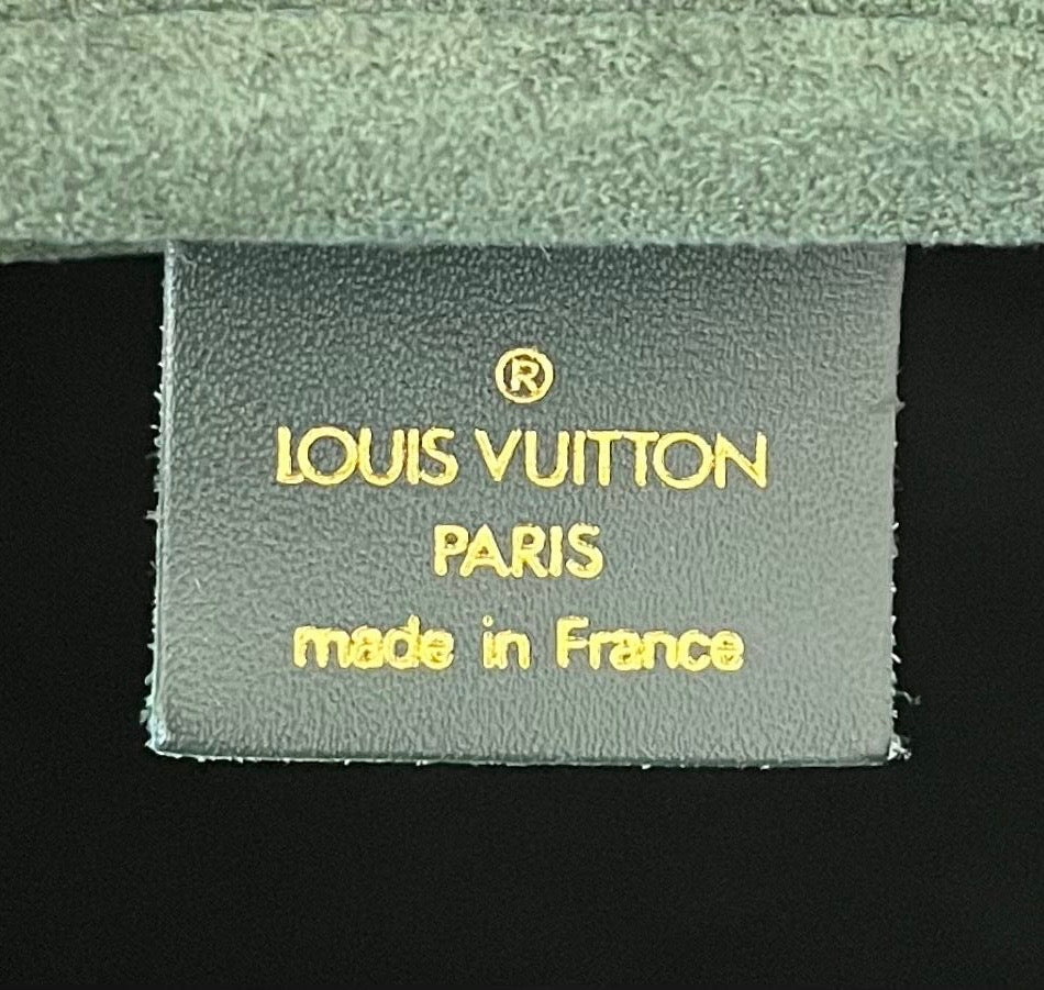 Louis Vuitton Kendall PM Taiga Leder