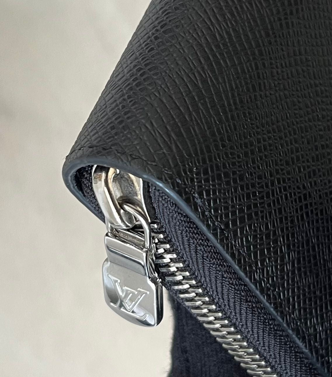 Louis Vuitton Zippy Organizer Taiga