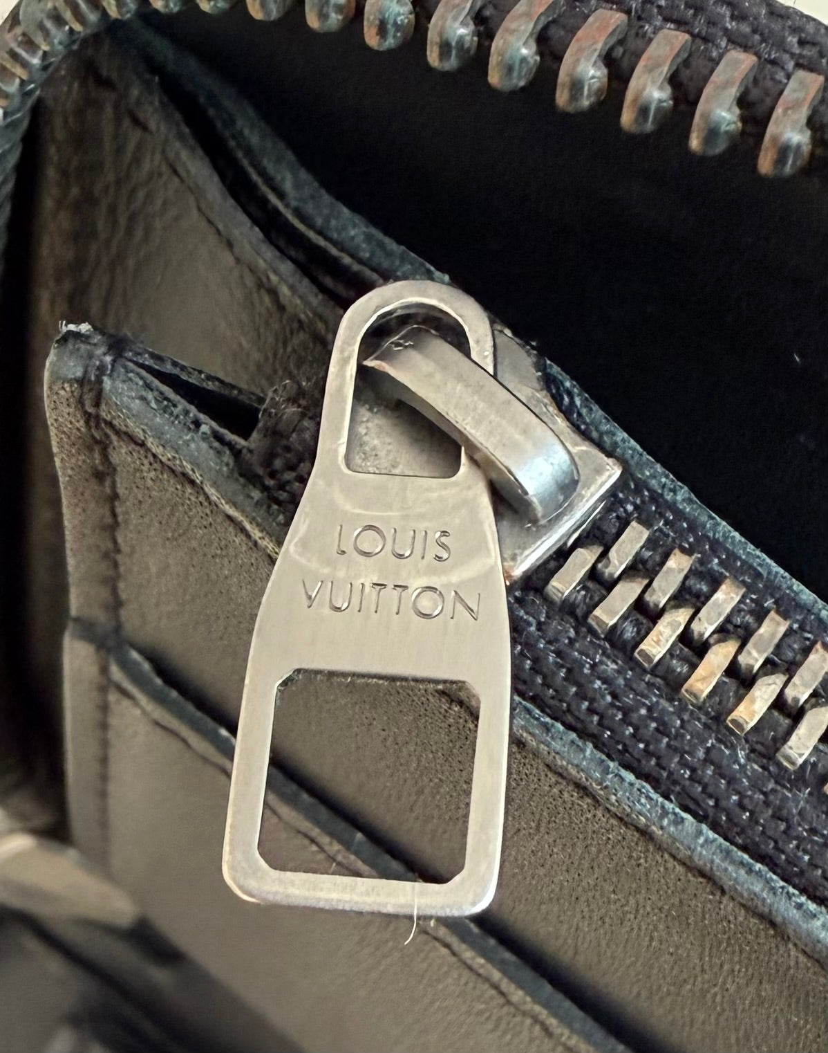 Louis Vuitton Zippy Vertical Infini Leder