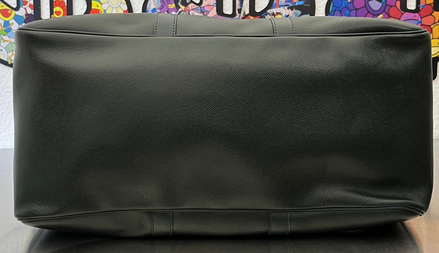 Louis Vuitton Kendall PM Taiga Leder