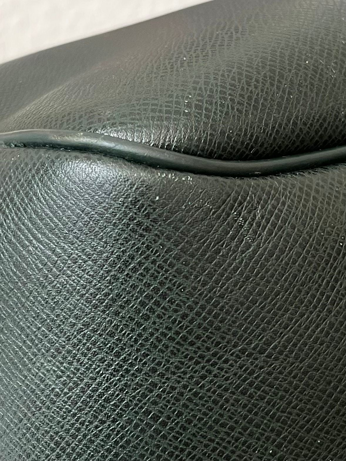 Louis Vuitton Kendall PM Taiga Leder