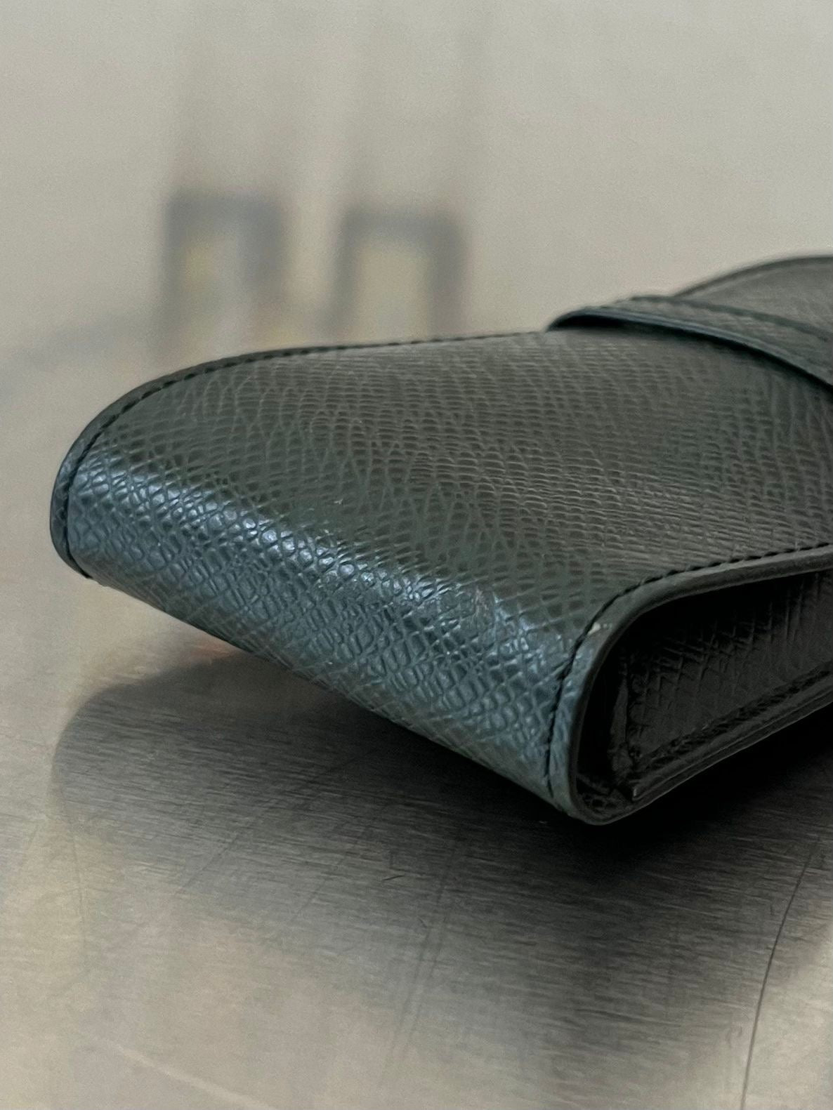 Louis Vuitton Stift-Etui Taiga