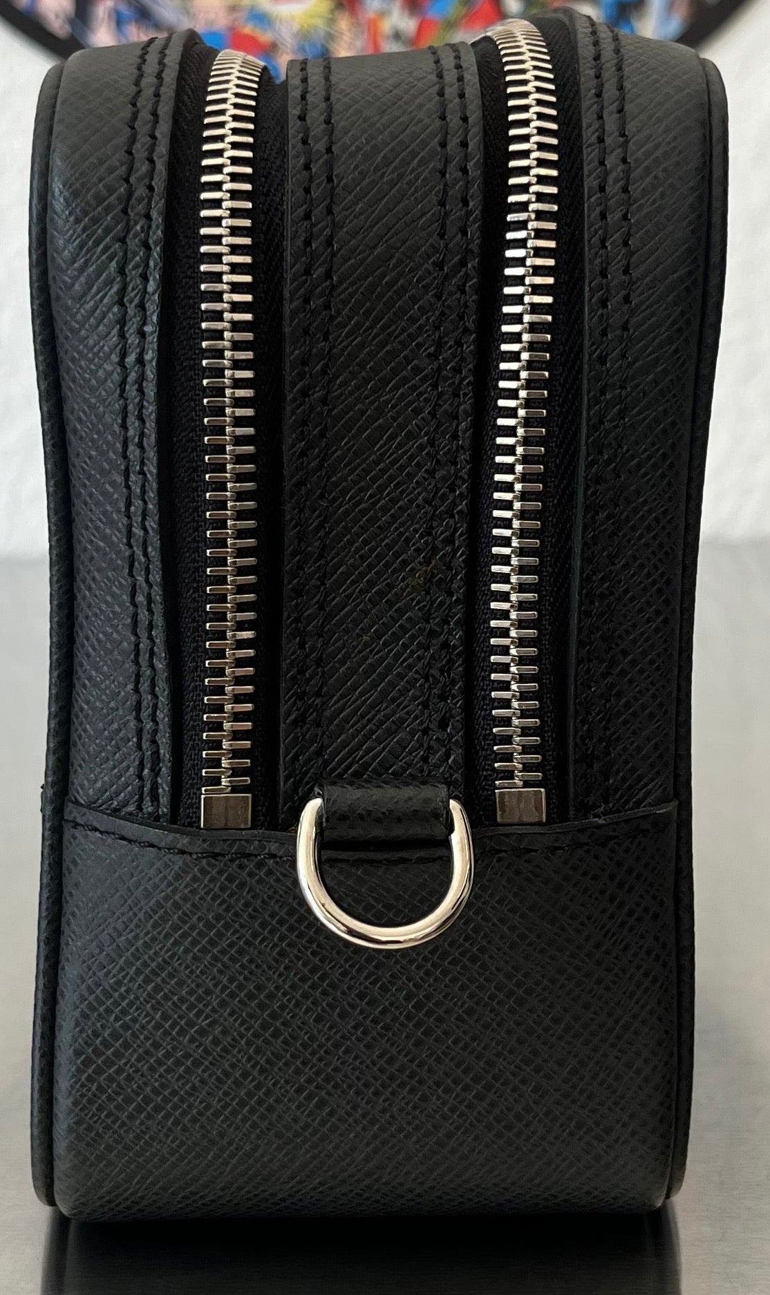 Louis Vuitton Pavel Taiga Leder