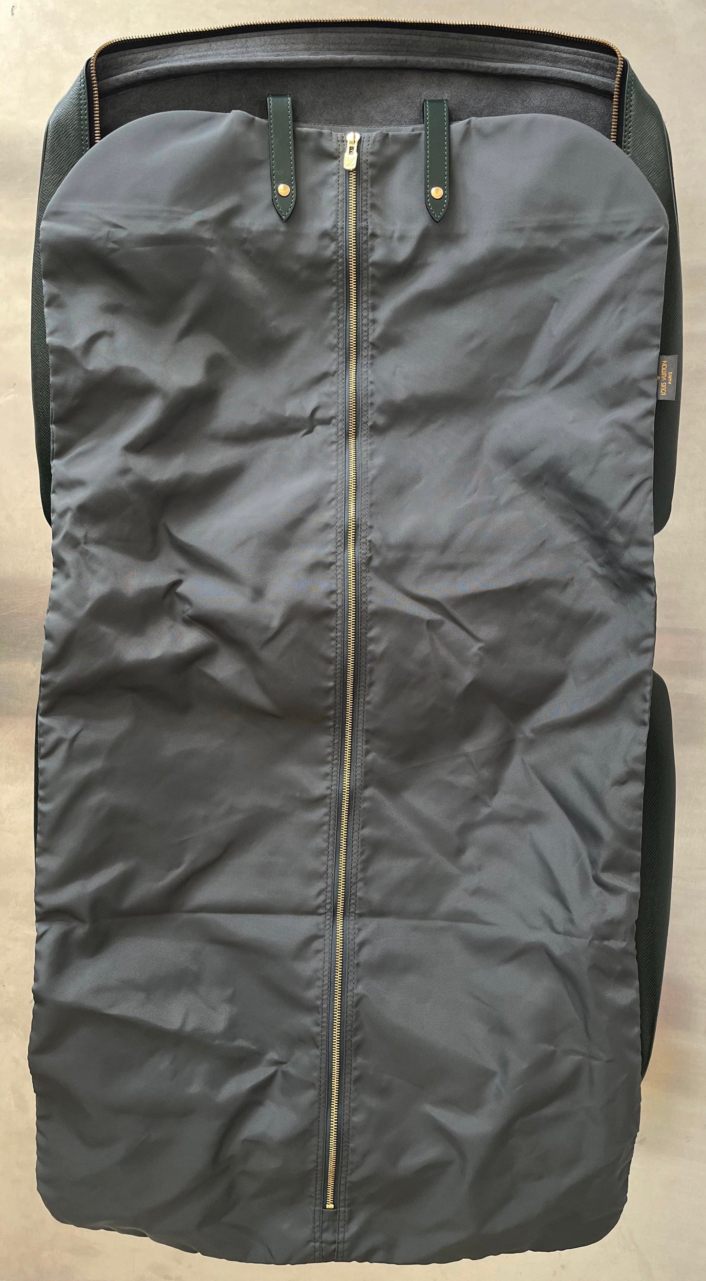 Louis Vuitton Helanga Taiga