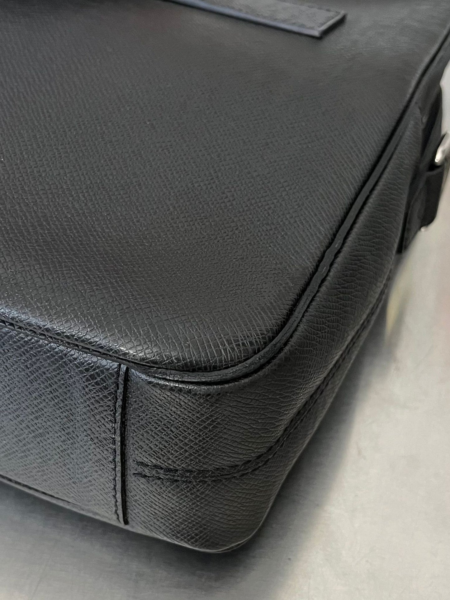 Louis Vuitton Porte Documents Taiga